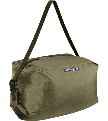 Haku Rope Bag Simple, functional rope bag with integrated tarp and a unique loading system that makes it easy to pack the rope into the main compartment for fast easy transport between climbs.
