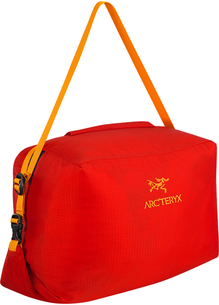 Haku Rope Bag Simple, functional rope bag with integrated tarp and a unique loading system that makes it easy to pack the rope into the main compartment for fast easy transport between climbs.
