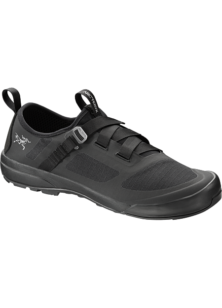 Arakys Approach Shoe Women's Arc’teryx technologies come together in an innovative, ultralight shoe to approach single pitch crag climbs and bouldering terrain, and transitions to everyday use.