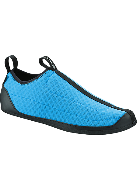 GORE-TEX Low Liner Men's Removeable waterproof/breathable stretch GORE-TEX® liners have adaptive fit that conforms to the foot.