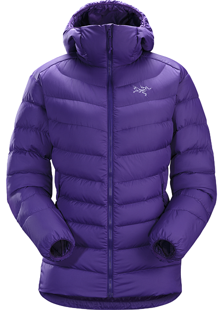 Thorium AR Sweat à capuche Femme Veste à capuche isolante et polyvalente pour femme, l’endroit du tissu est fabriqué en Arato™, un tissu en nylon de 40 deniers, et garnie de duvet d’oie grise européenne 750 au pouvoir gonflant. Elle fonctionne en tant que couche intermédiaire par temps froid ou seule par temps frais et sec. Les duvets : Vêtements isolants en duvet | AR : toute l’année.