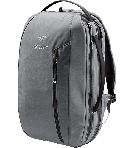 Blade 15 Sac à dos voyage svelte avec compartiments PC portable et accessoires.
