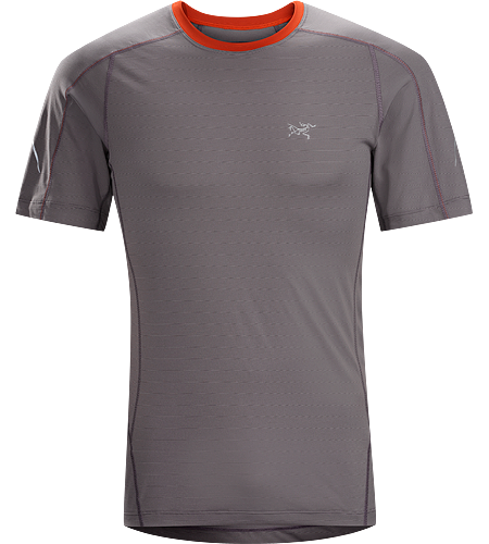 Motus Crew MC Homme T-shirt à manches courtes léger et à séchage rapide qui évacue l'humidité, fabriqué à partir du tissu Phasic™, parfait pour une grande variété d'activités intenses.