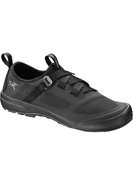 Arakys Approach Shoe Women's Arc’teryx technologies come together in an innovative, ultralight shoe to approach single pitch crag climbs and bouldering terrain, and transitions to everyday use.