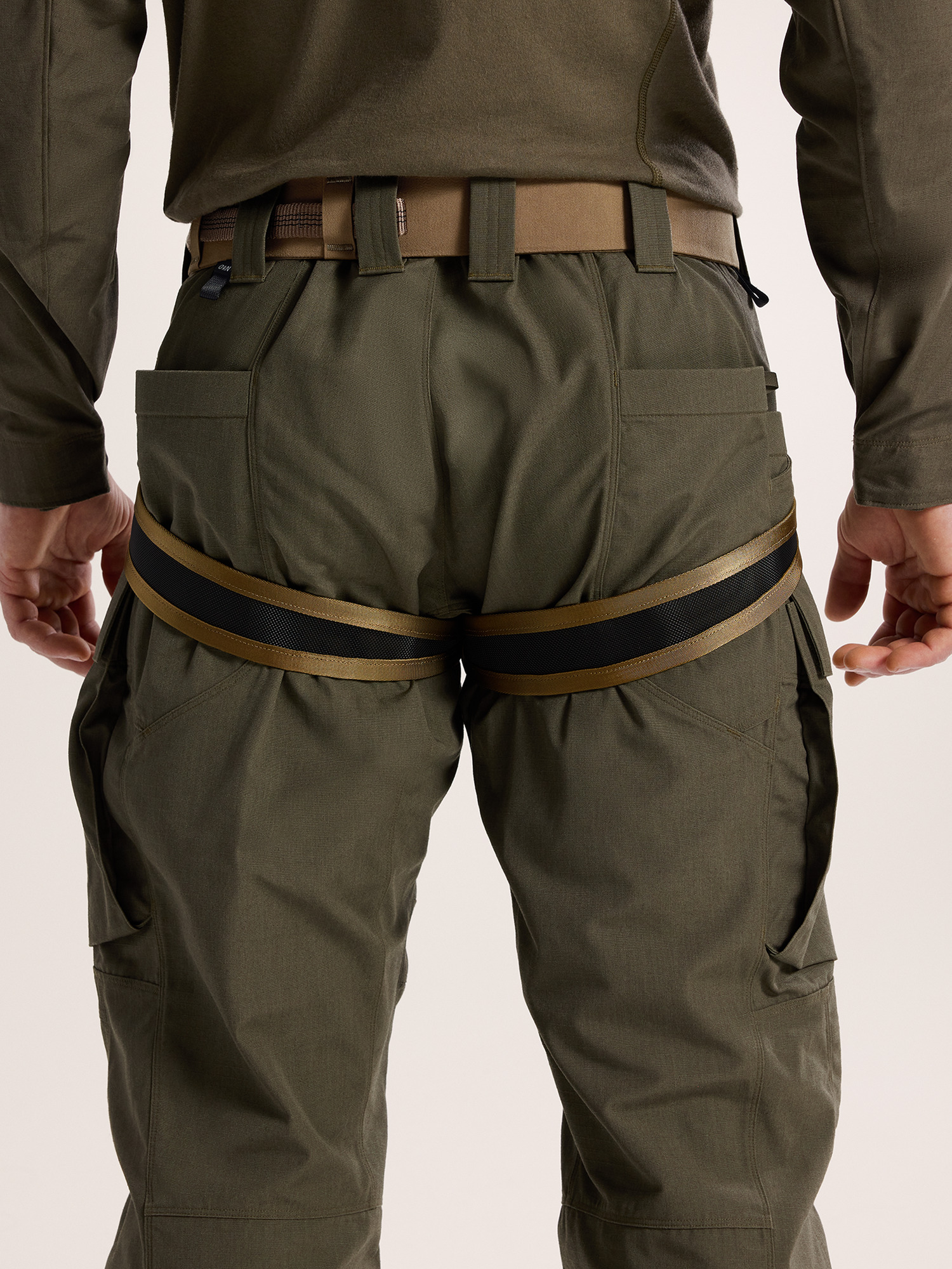 E220 Rigger's Harness