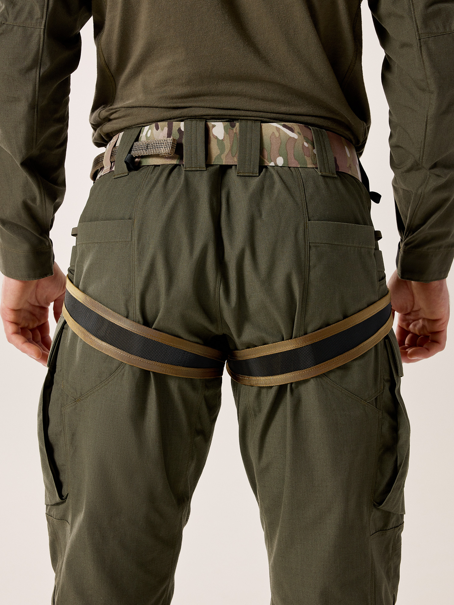 E220 Rigger's Harness