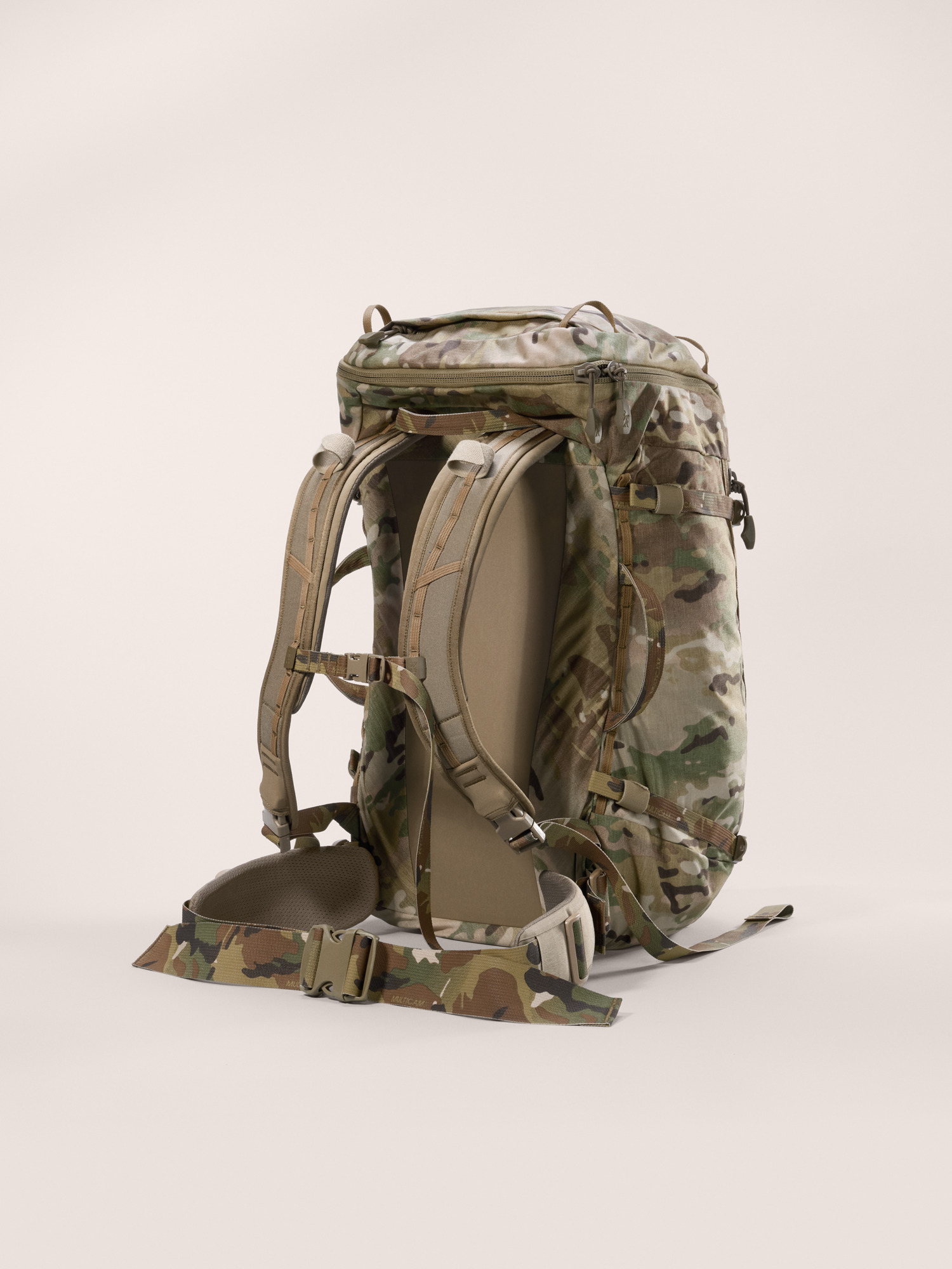 ARC'TERYX 迷彩バックパック Assault Pack 45 Multicam | Arc'teryx LEAF