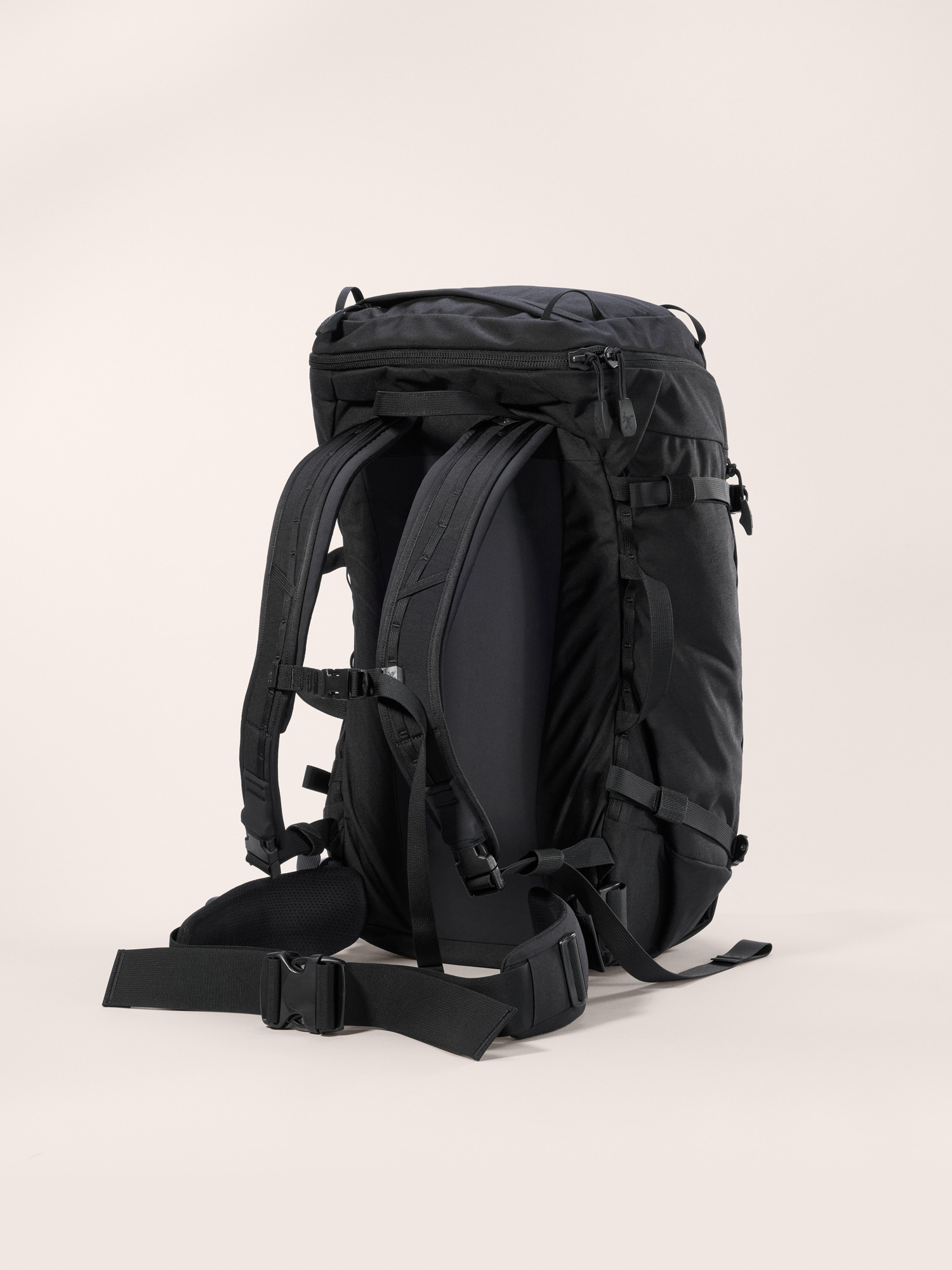 Arc’teryx leaf ASSAULT PACK 45 Black バッグ Assault Pack 45 | Arc'teryx LEAF