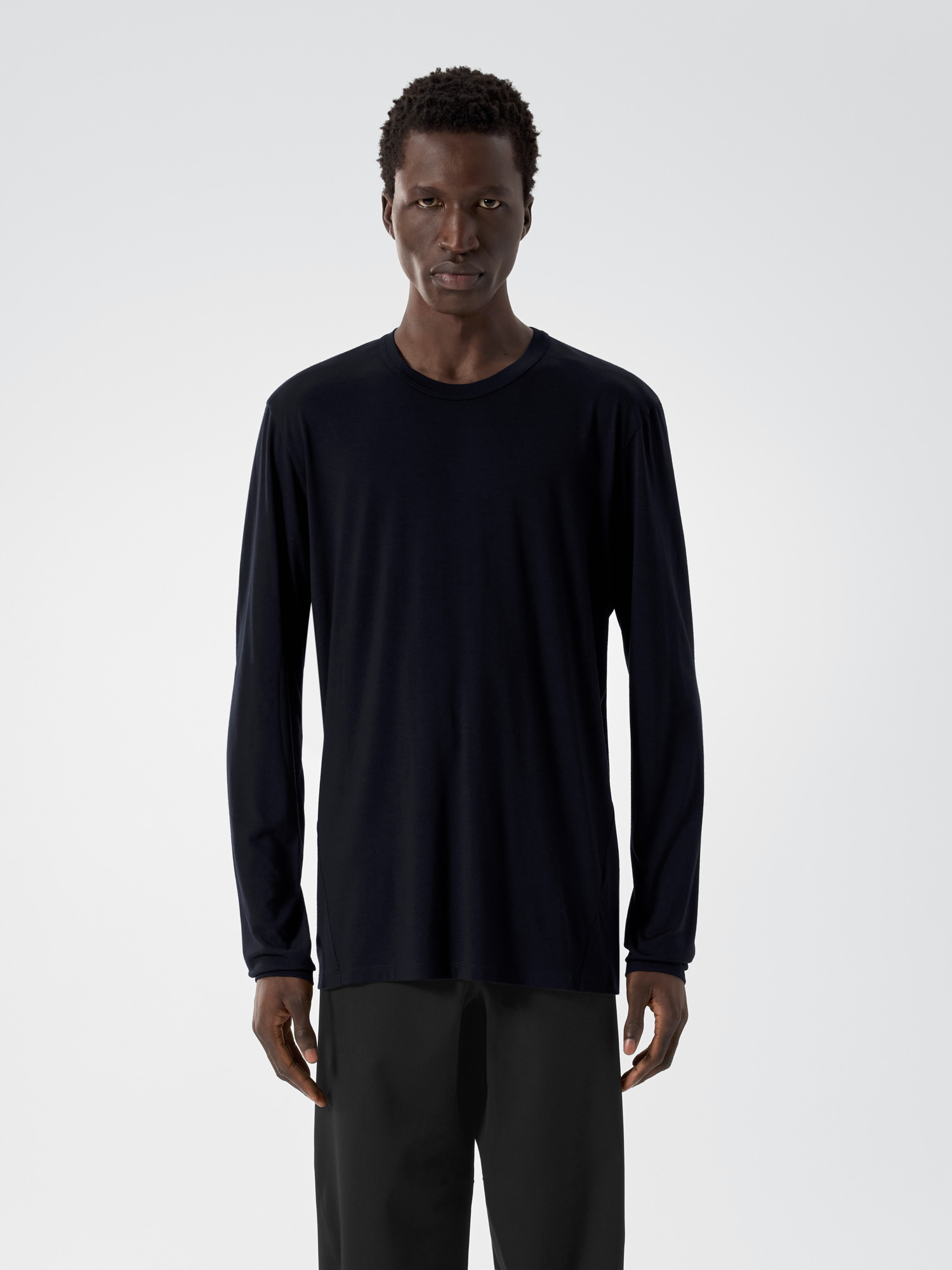 【ARC'TERYX】 M Frame LS Polo (OVERCAST) Frame LS Polo in Overcast. Breathable, soft 16.5 micron