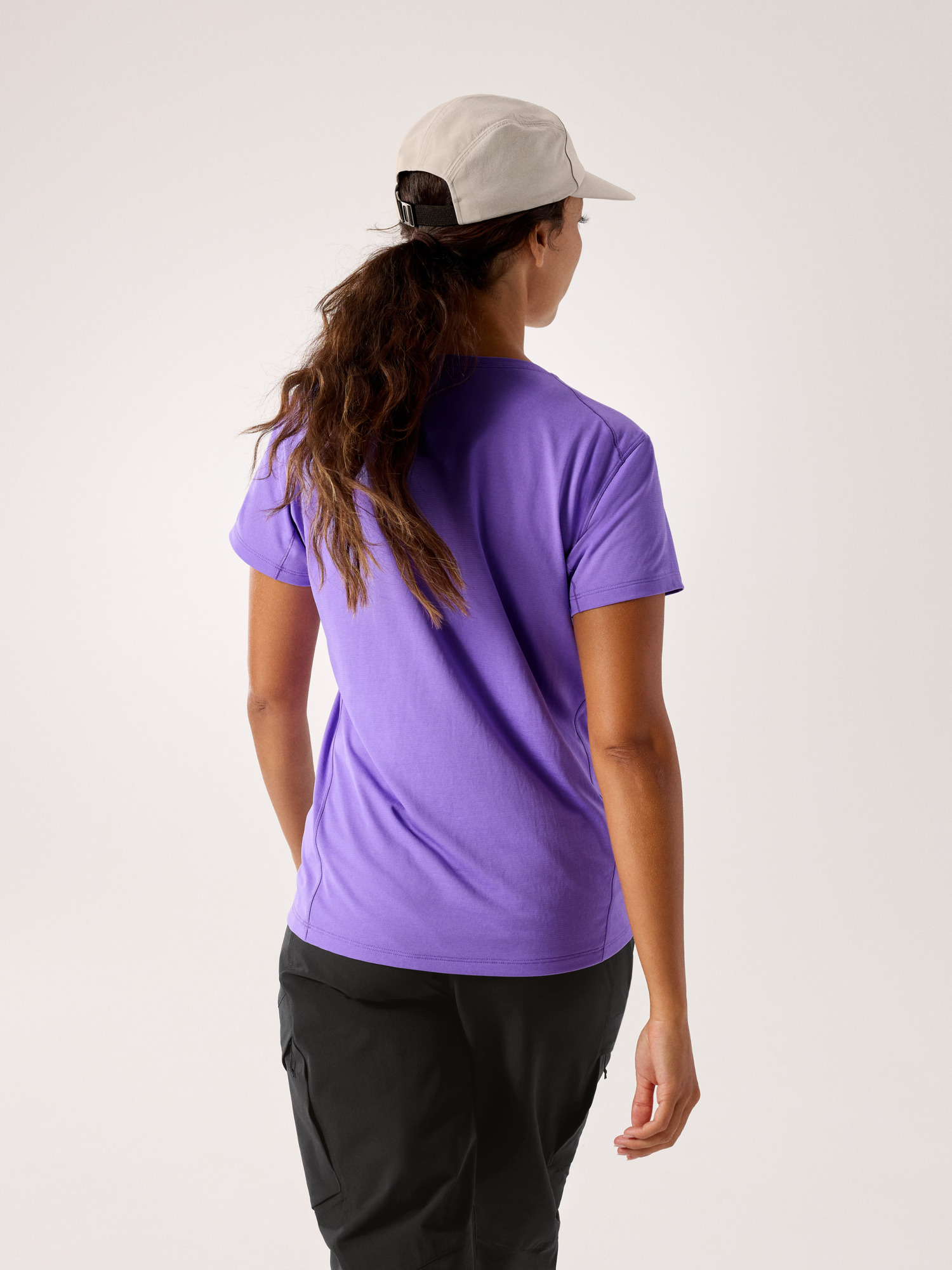 今週末まで値下げ‼️ARC'TERYX TAEMA SS WOMEN'S XS Arc'teryx Women's Taema Crew SS Black Heather | Buy Arc