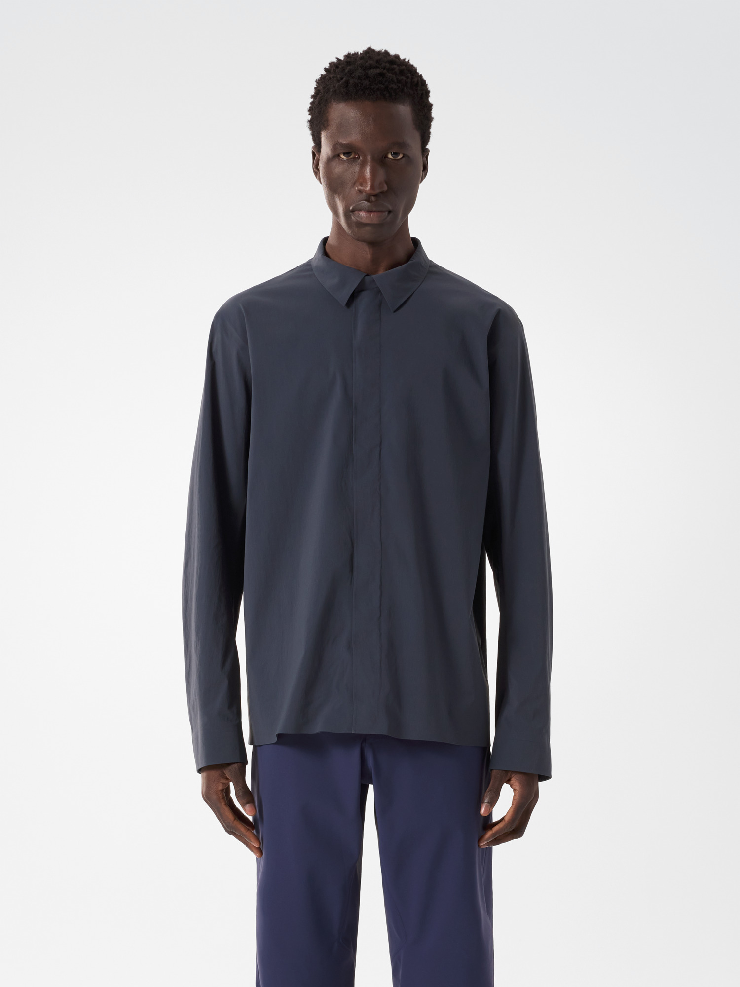 【ARC'TERYX】 M Frame LS Polo (OVERCAST) Frame LS Polo in Overcast. Breathable, soft 16.5 micron