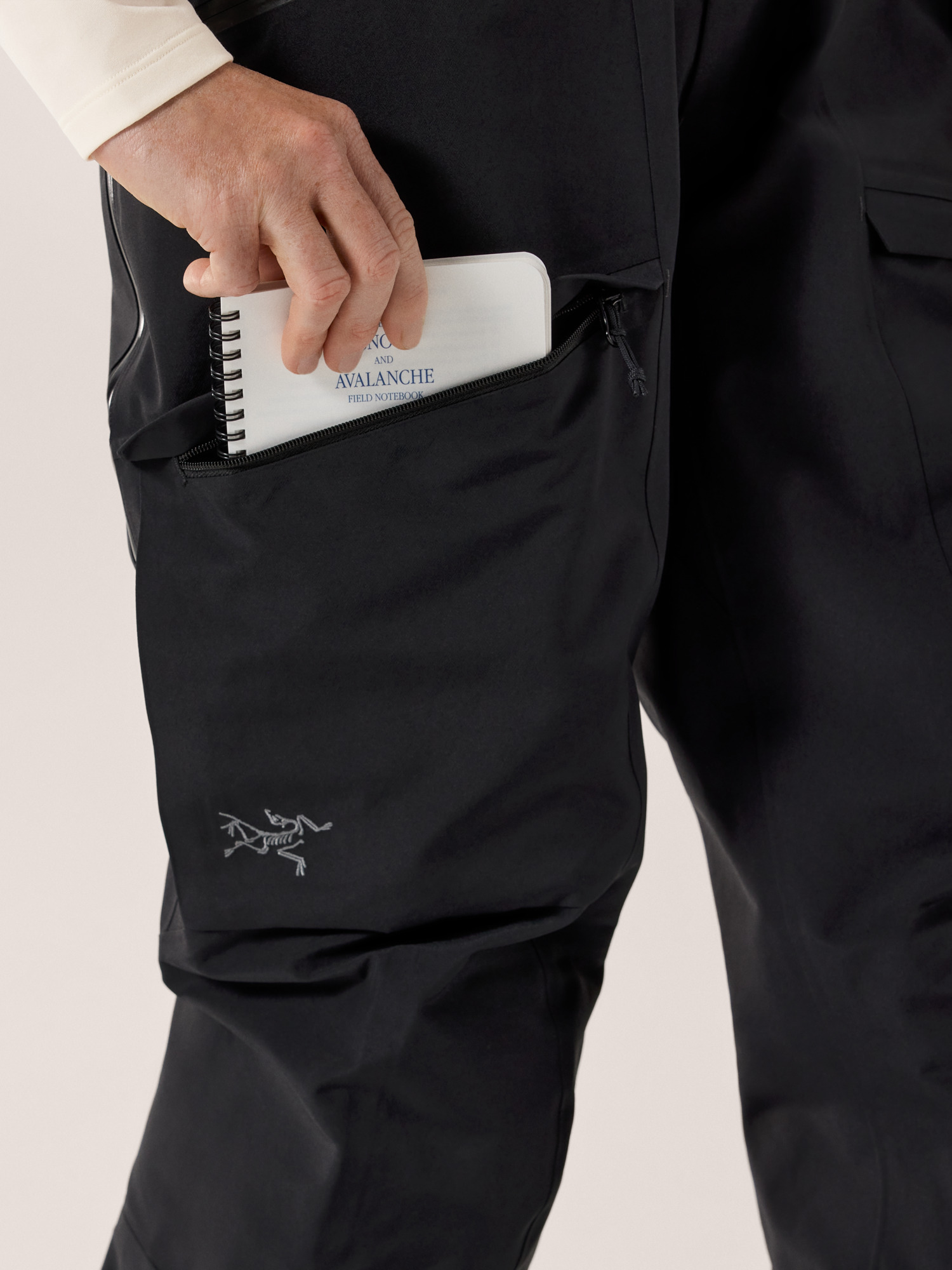 Женские брюки Arc'teryx Ski Guide Bib, цвет: Чёрный — фото 8