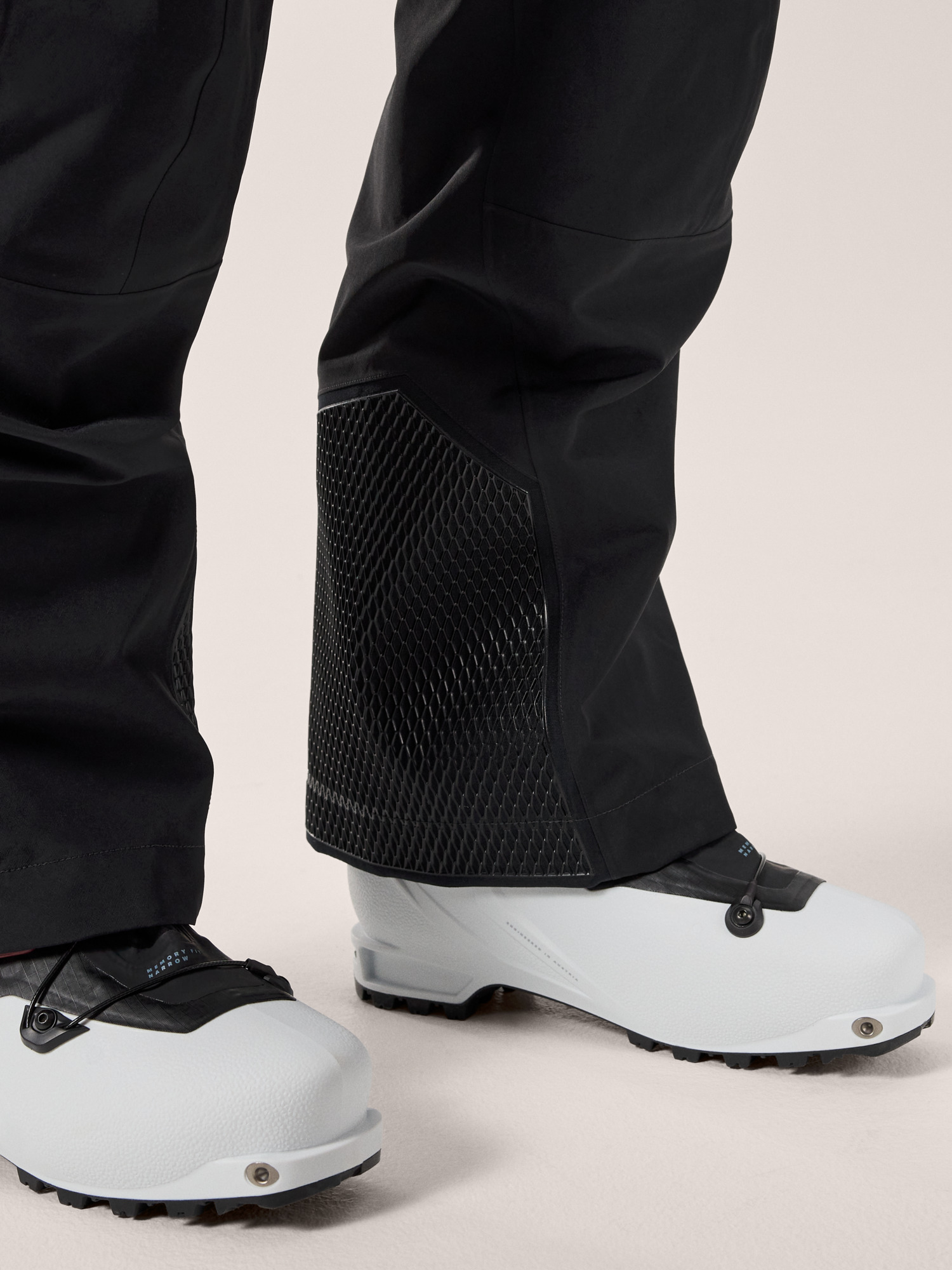 Женские брюки Arc'teryx Ski Guide Bib, цвет: Чёрный — фото 10