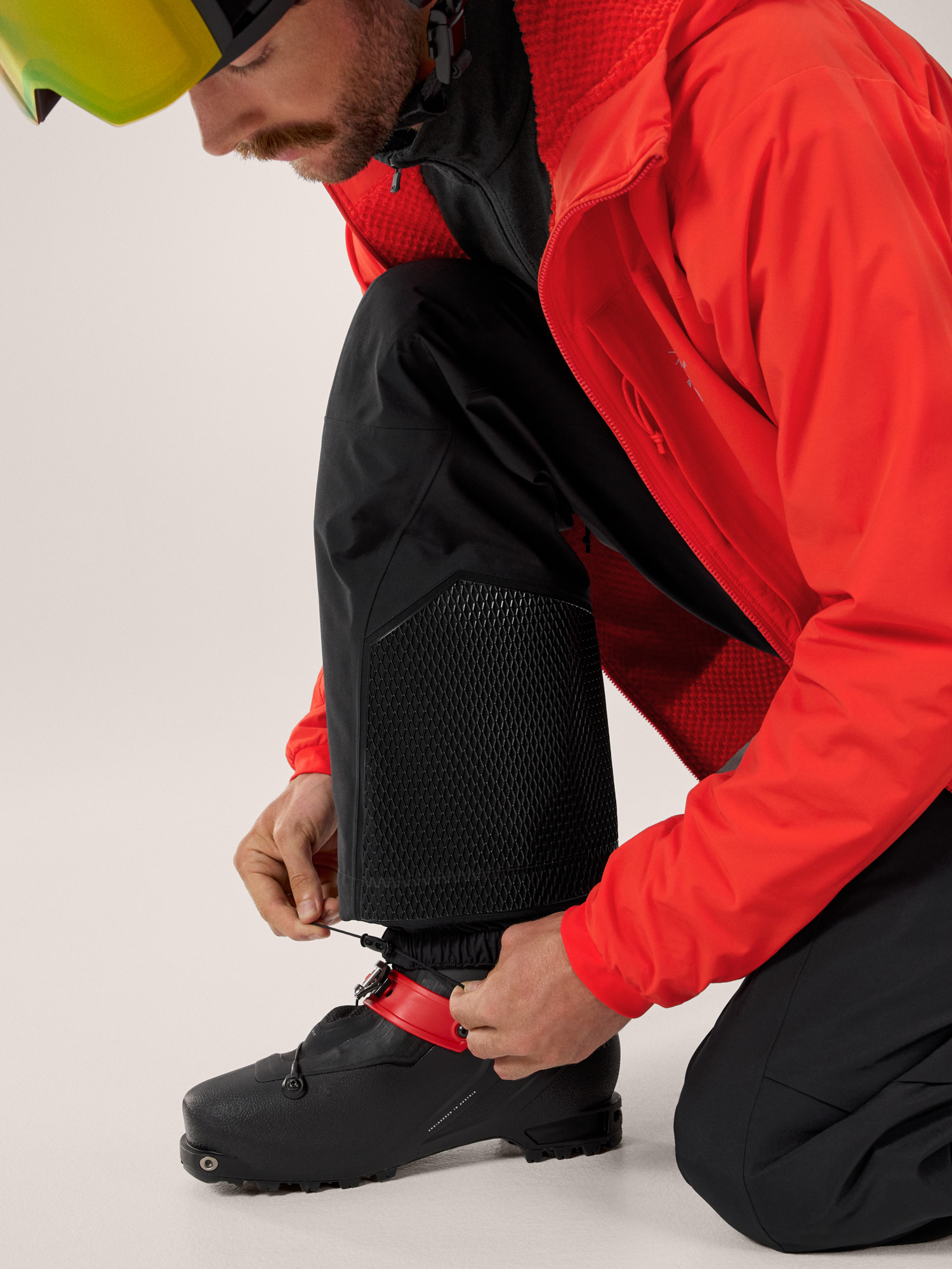 Мужские брюки Arc'teryx Ski Guide Bib, цвет: Чёрный — фото 11