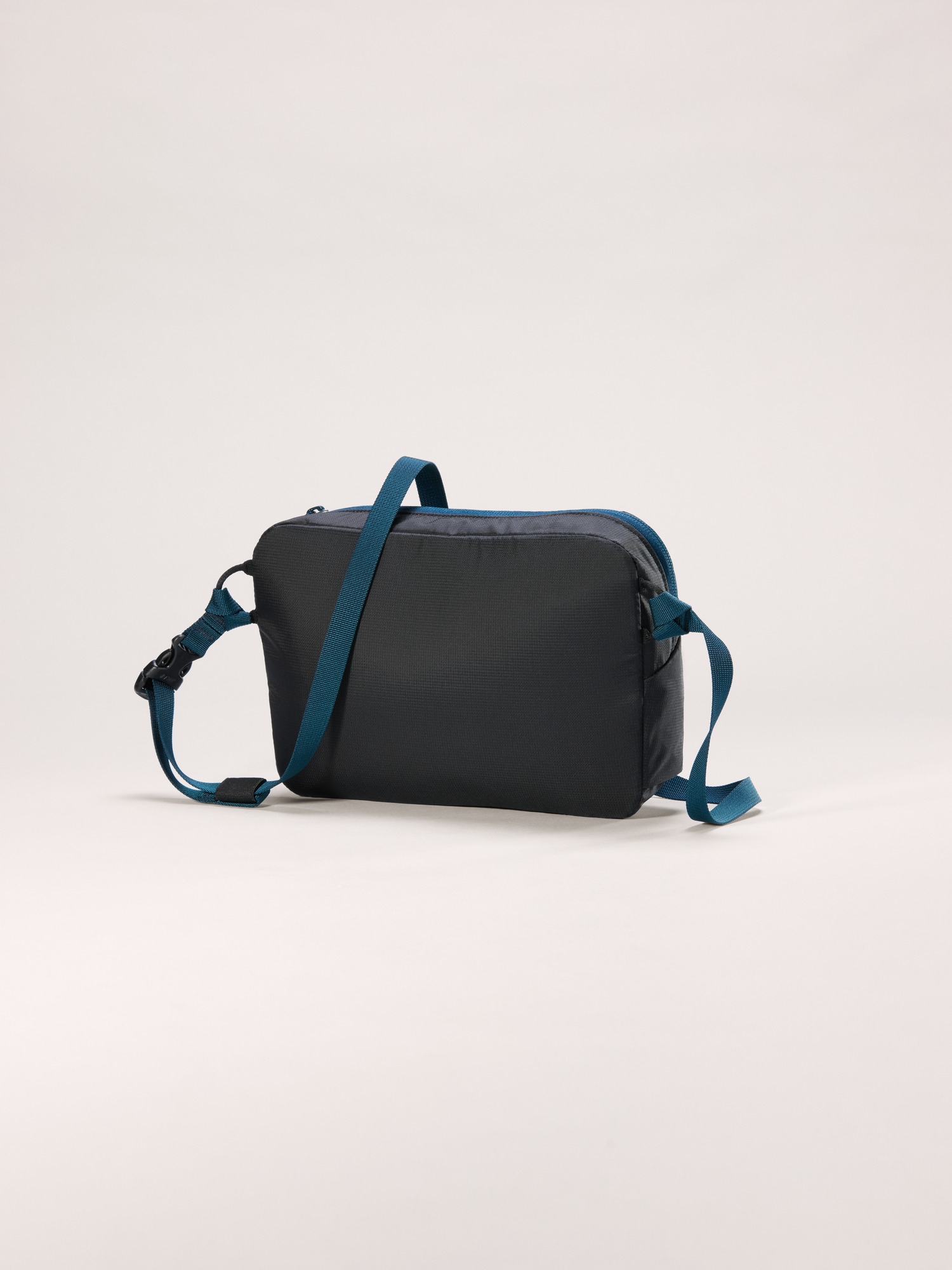 新品 ARC'TERYX Heliad Crossbody black 6L Heliad Crossbody Bag | Arc'teryx United States