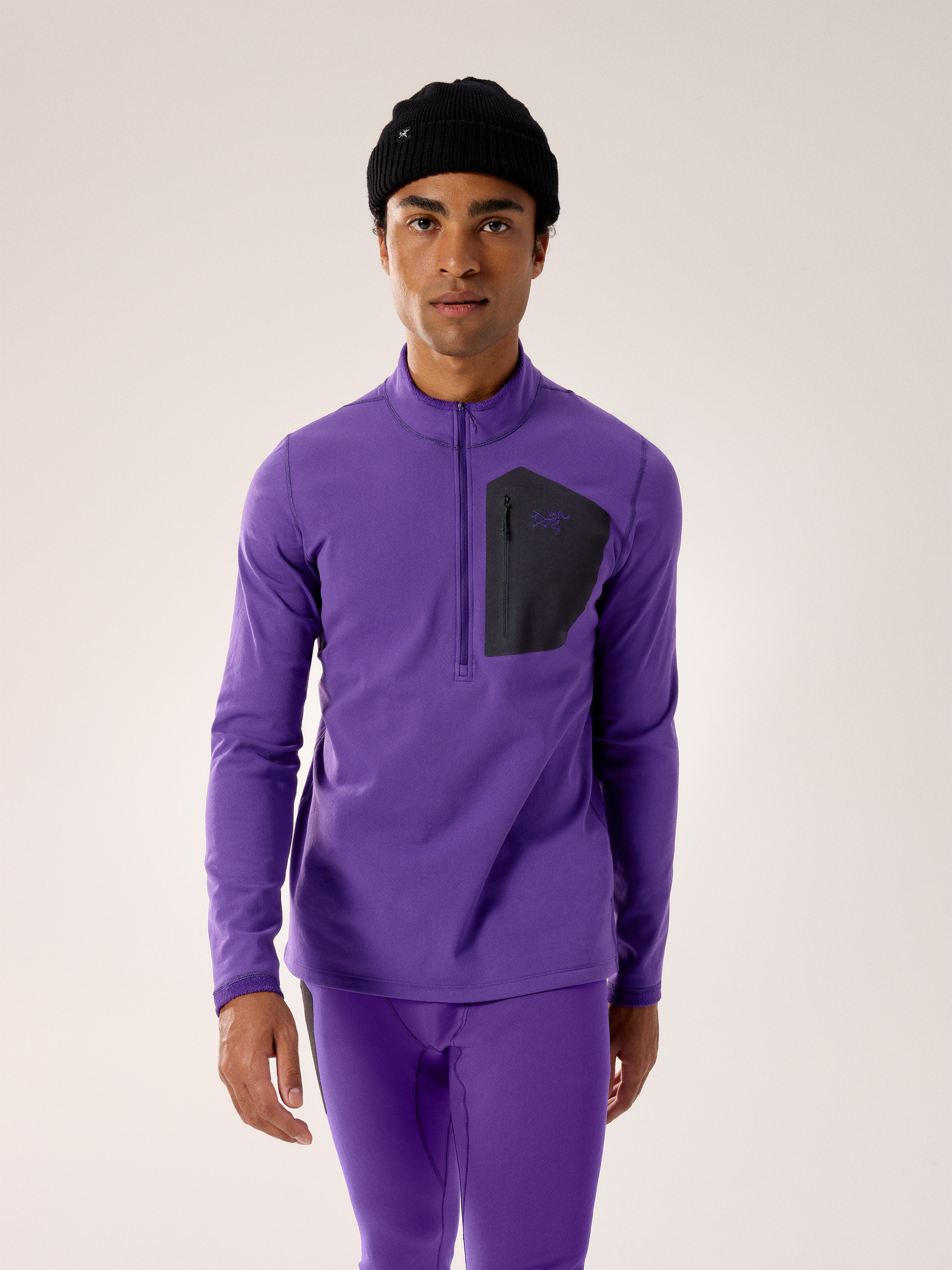 F25-X000009922-Rho-SV-Zip-Neck