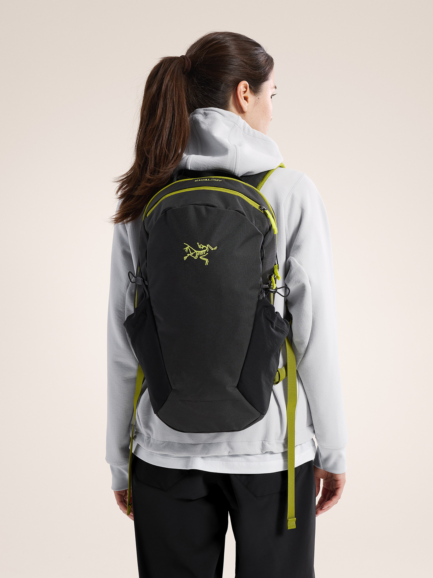 アークテリクス　Mantis 16 Backpack Arc-teryx MANTIS 16 BACKPACK BLACK - Paragon Sports