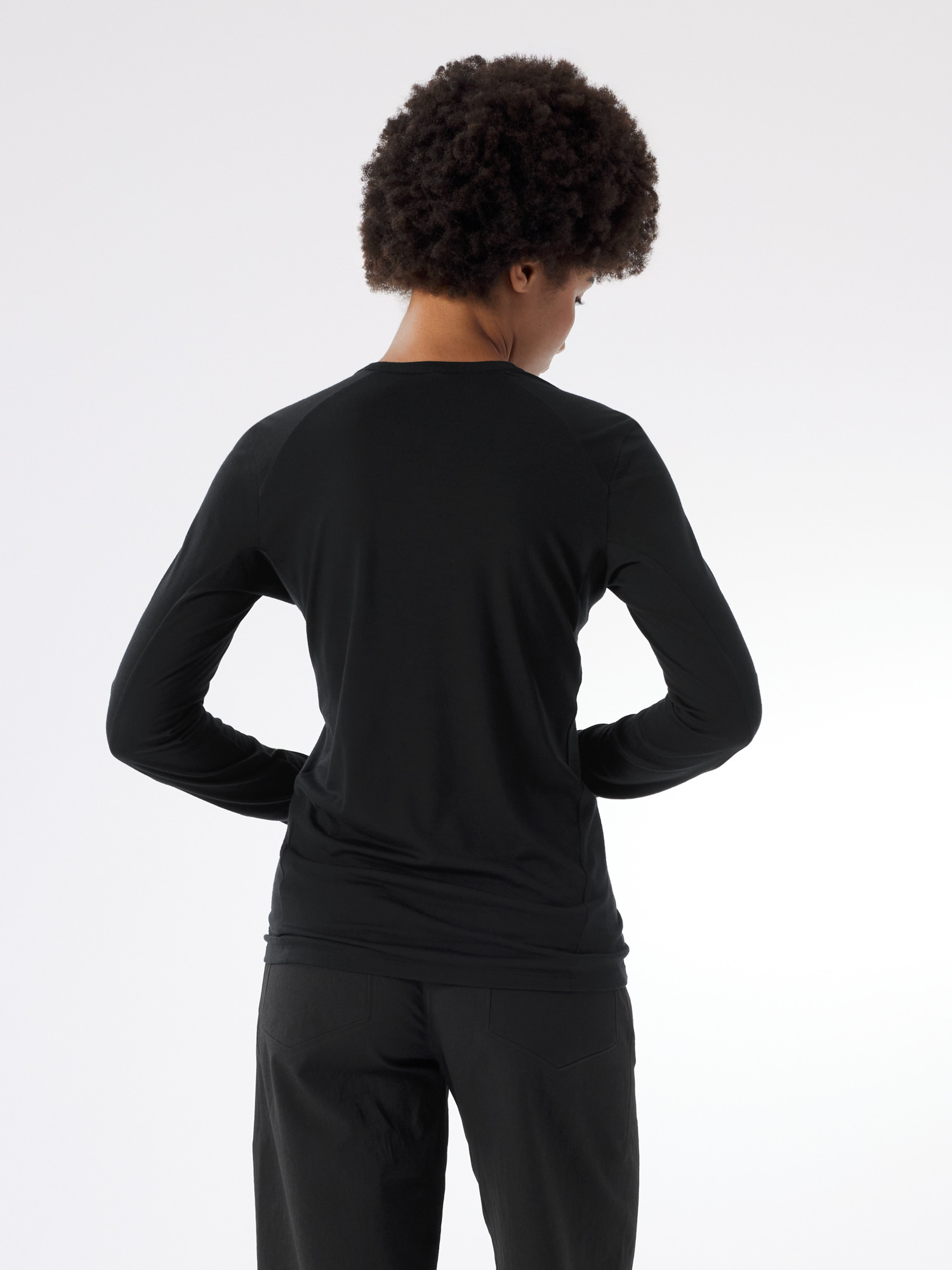 Женская рубашка Arc'teryx Frame Crew Neck Shirt LS, цвет: Чёрный — фото 4
