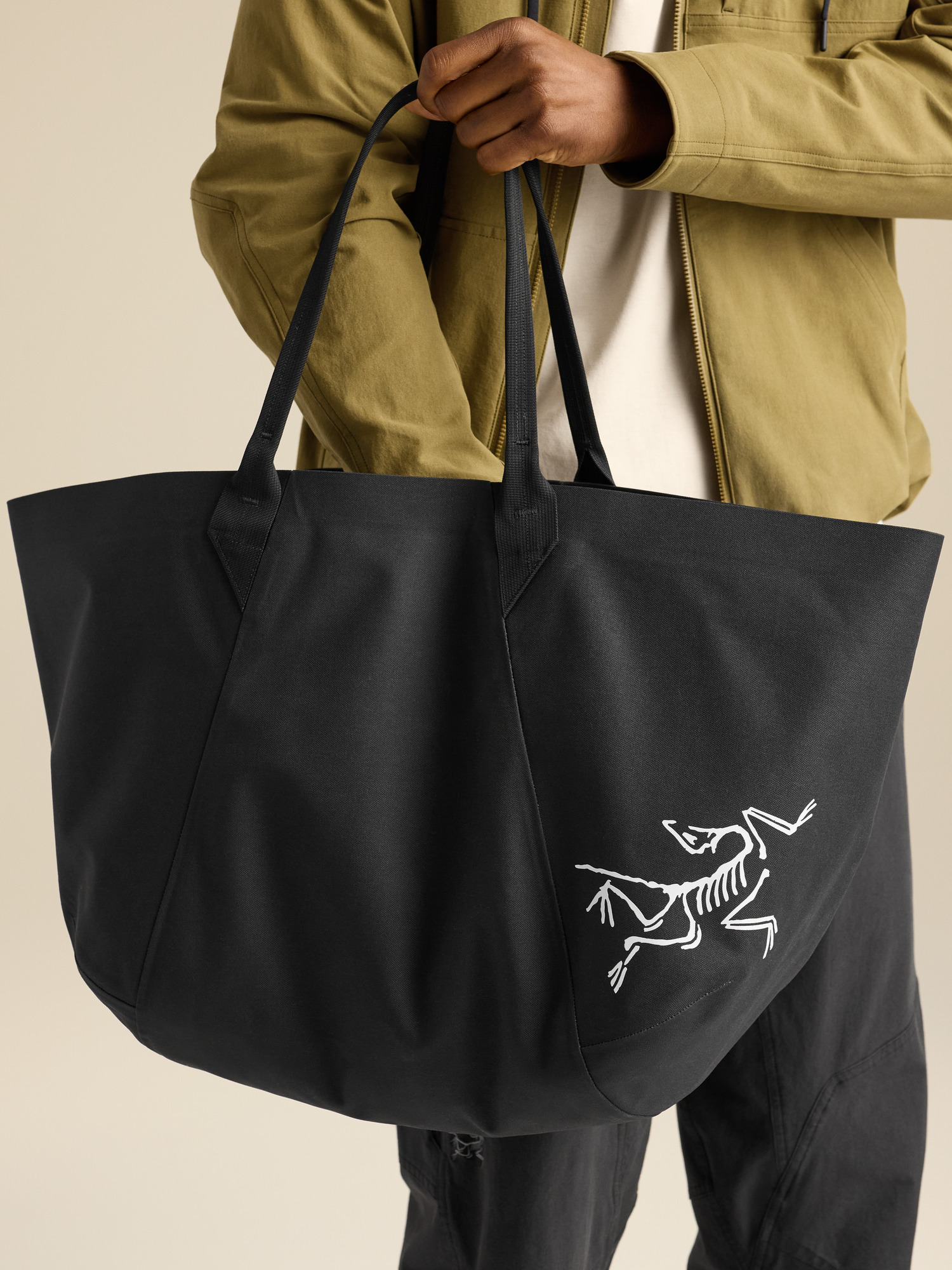Сумка Arc'teryx Carrier 45 Gear Tote, цвет: Чёрный — фото 9
