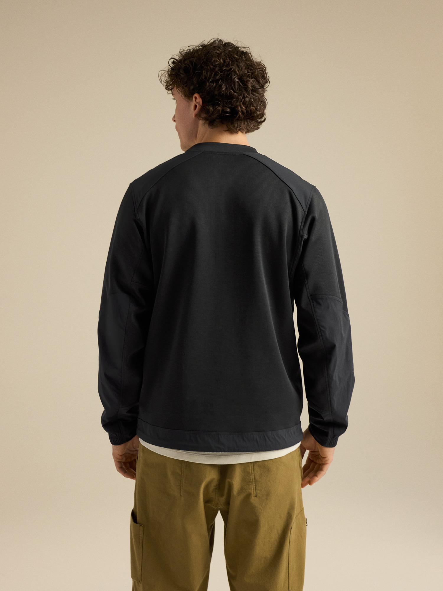 Мужской свитер Arc'teryx Konseal Crew Neck Pullover, цвет: Чёрный — фото 4