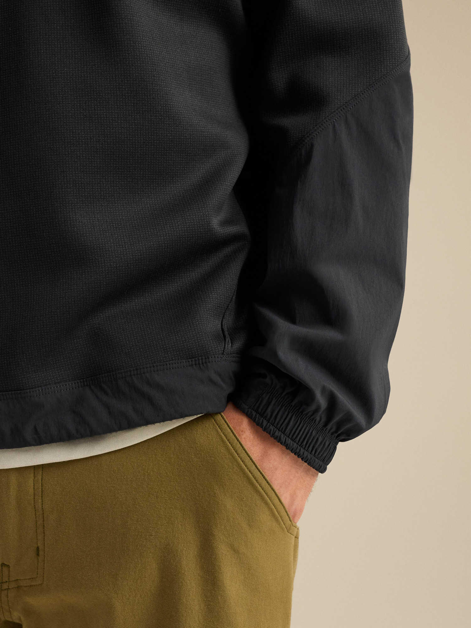 Мужской свитер Arc'teryx Konseal Crew Neck Pullover, цвет: Чёрный — фото 6