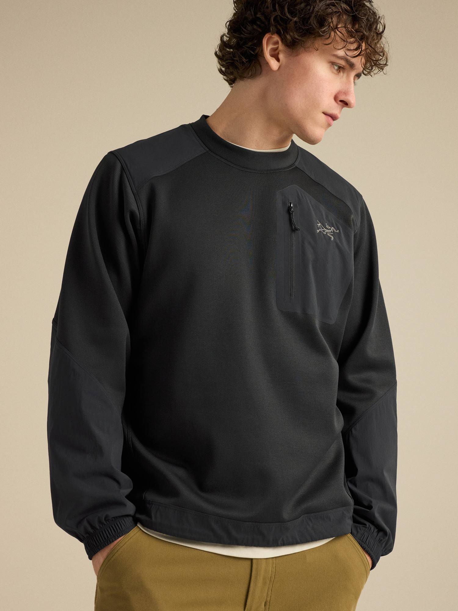 Мужской свитер Arc'teryx Konseal Crew Neck Pullover, цвет: Чёрный — фото 2