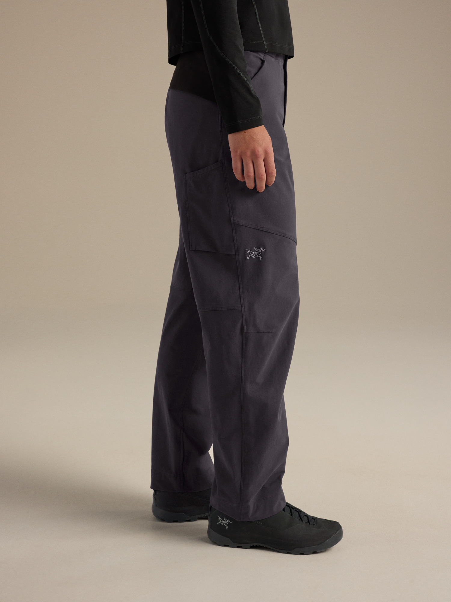 Женские брюки Arc'teryx Clarkia Cotton Wide Leg, цвет: Чёрный — фото 6