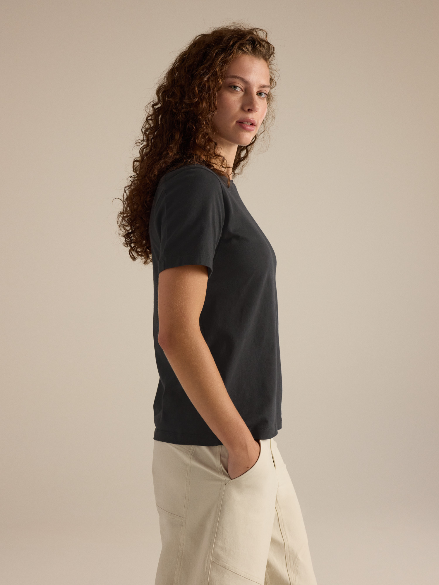 Женская рубашка Arc'teryx Kragg SL Cotton Emblem Crew Shirt SS, цвет: Чёрный — фото 3