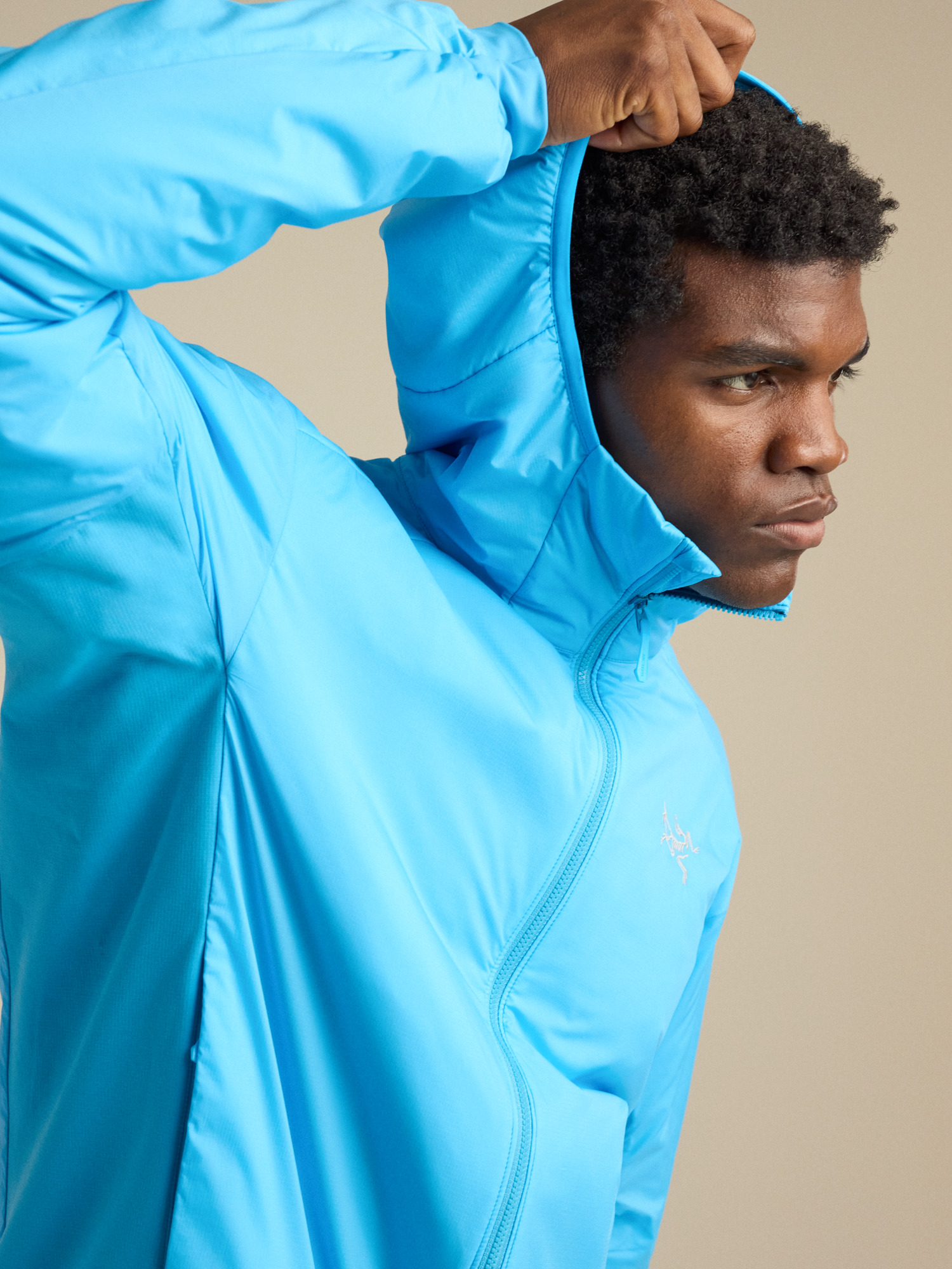 Мужские куртки Arc'teryx Atom Hoody, цвет: Aquaculture — фото 7