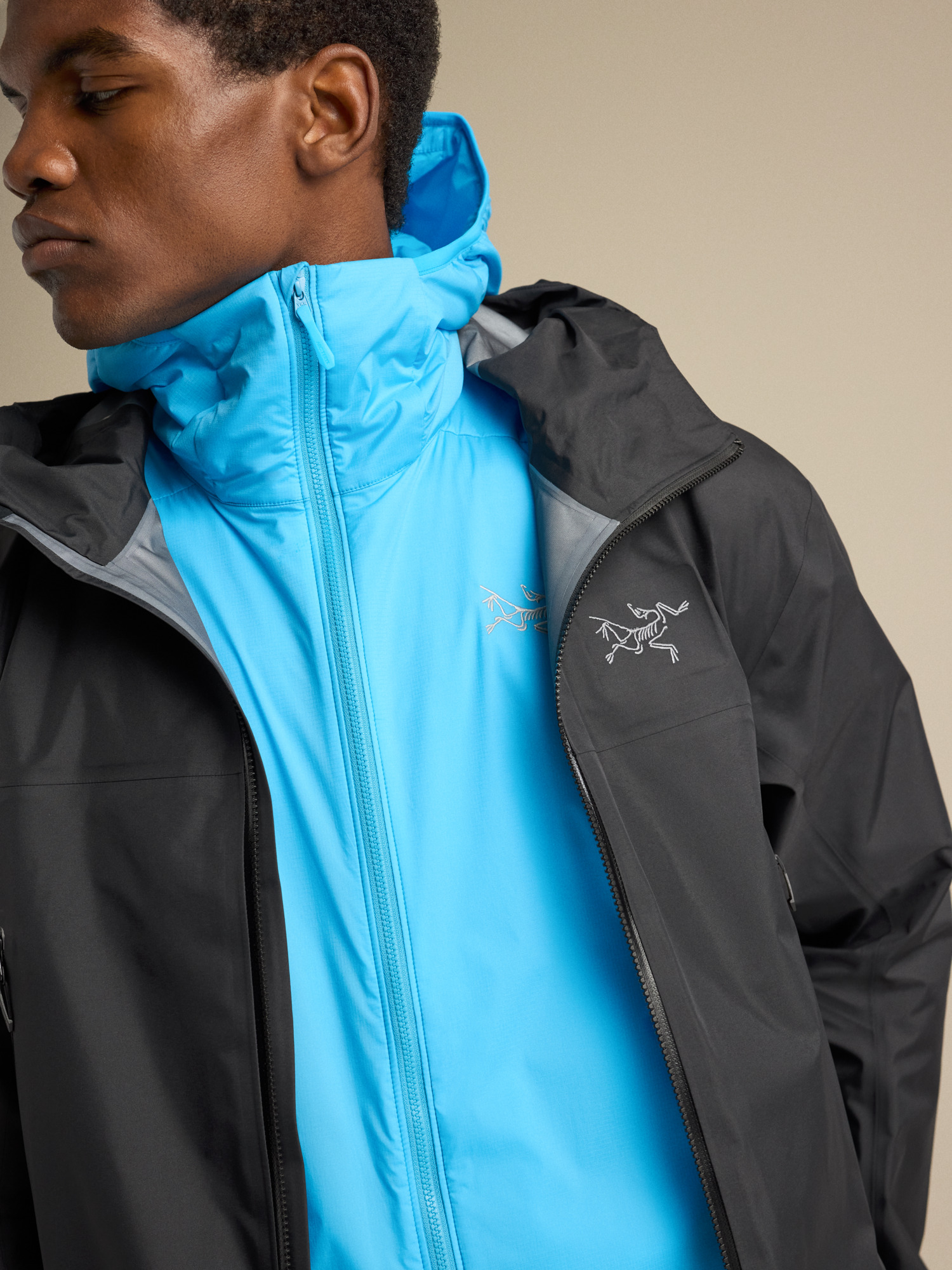 Мужские куртки Arc'teryx Atom Hoody, цвет: Aquaculture — фото 8