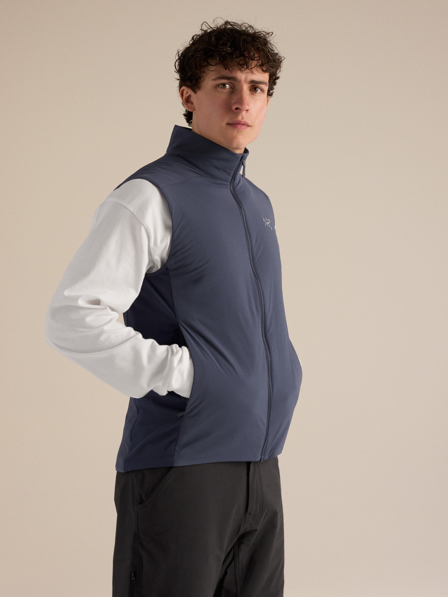 F26-X000009559-Atom-Vest-Black