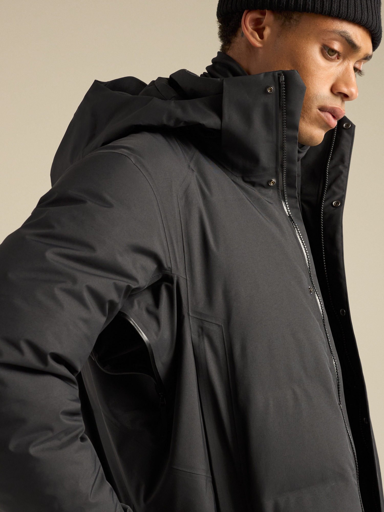Мужская куртка Arc'teryx Fissile SV Down, цвет: Чёрный — фото 9