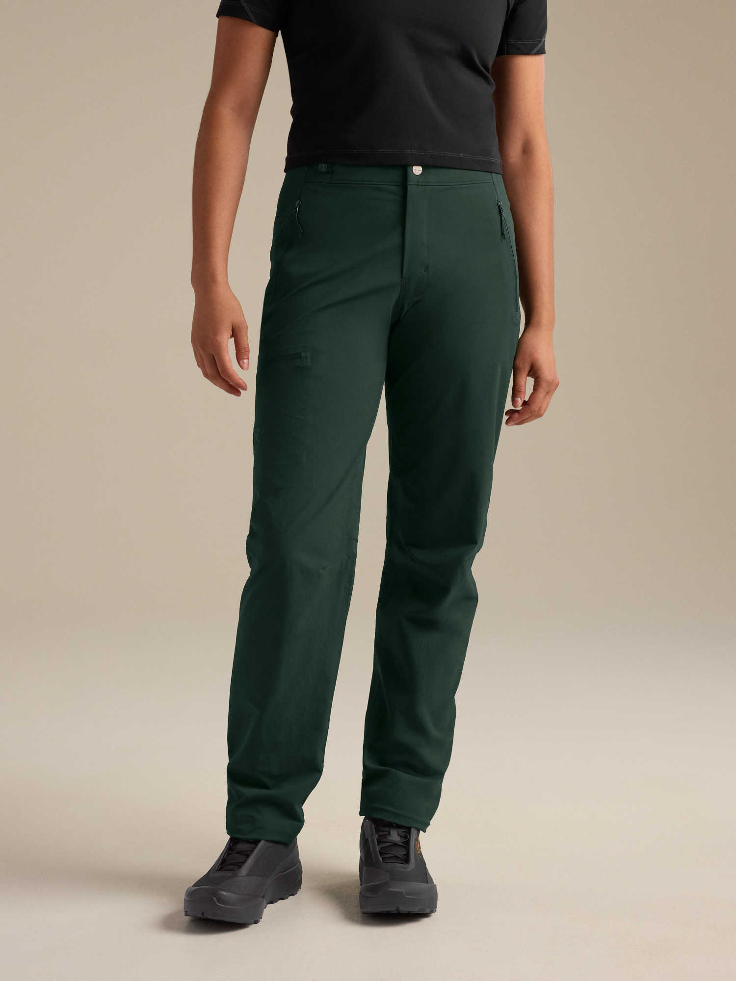 F26-X000010033-Gamma-Pant-Dark