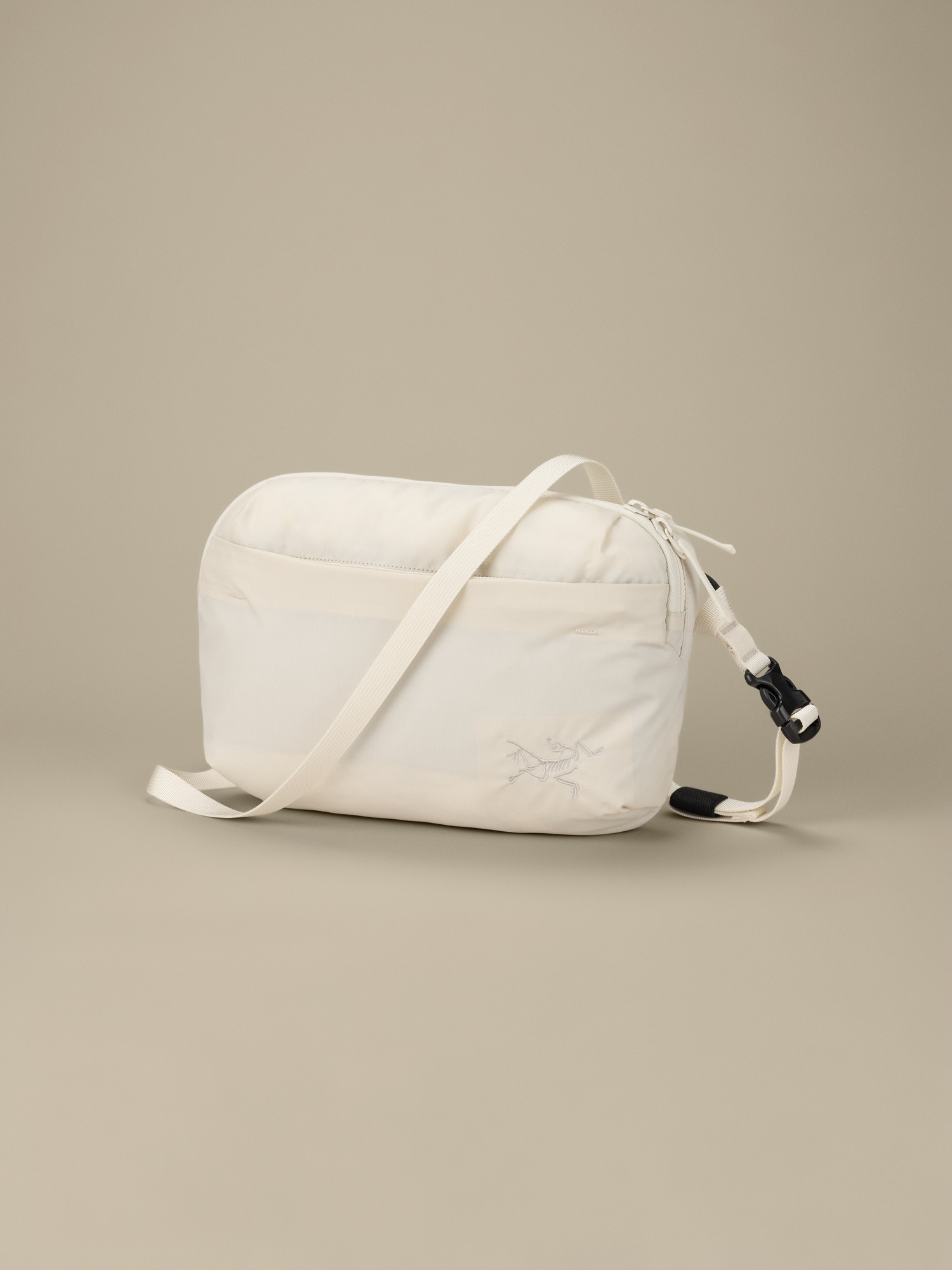 ARC'TERYX Heliad Crossbody SeaSalt ヒリアド Heliad Crossbody Bag | Arc'teryx United States