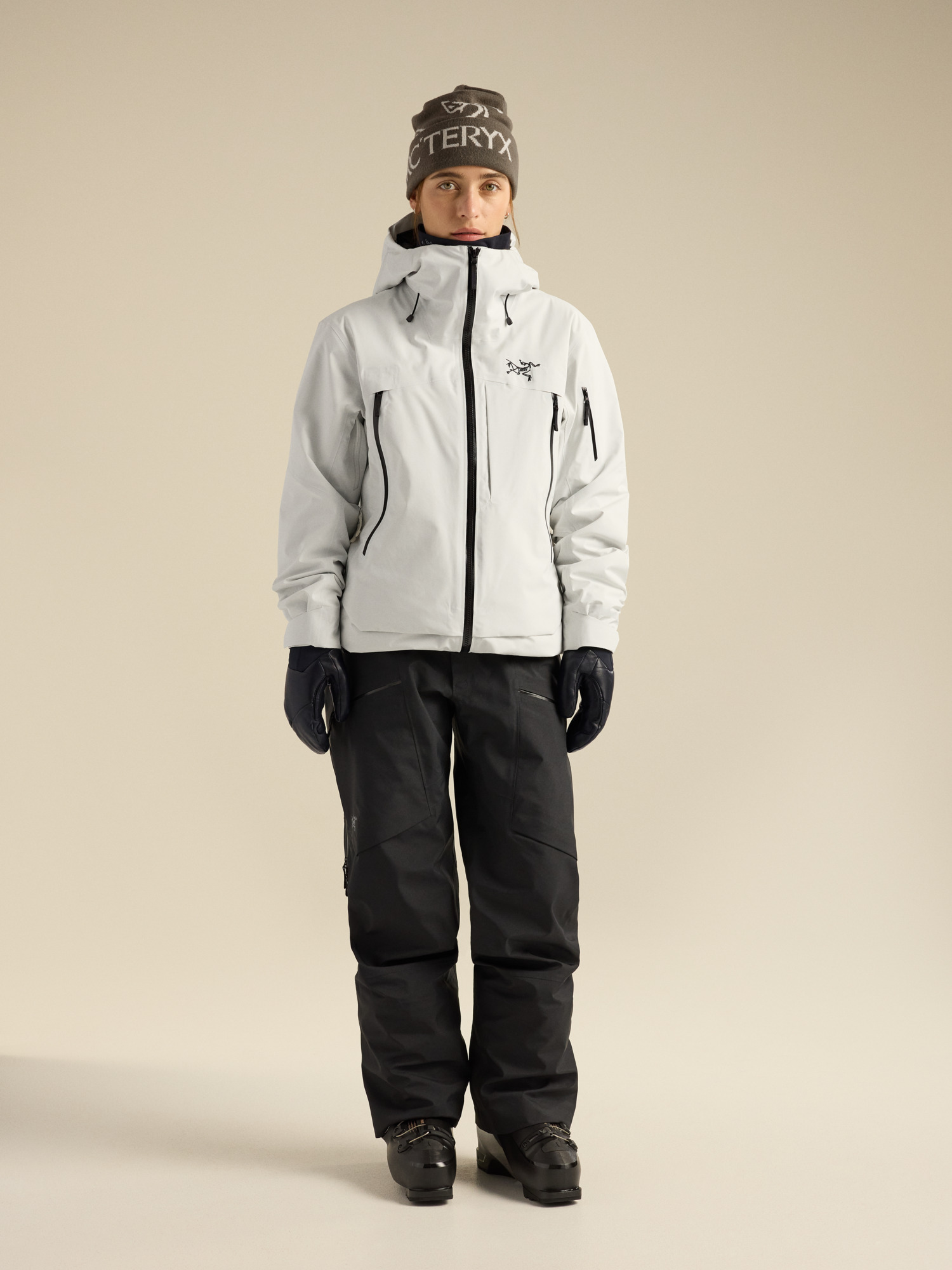 Женская куртка Arc'teryx Sentinel Insulated, цвет: Шёлковый / Чёрный — фото 7