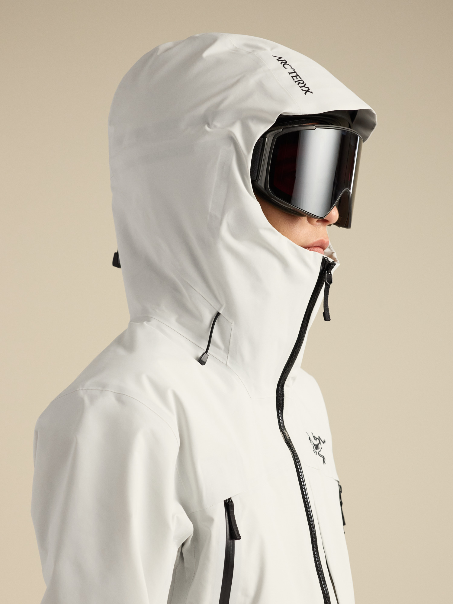 Женская куртка Arc'teryx Sentinel Insulated, цвет: Шёлковый / Чёрный — фото 5