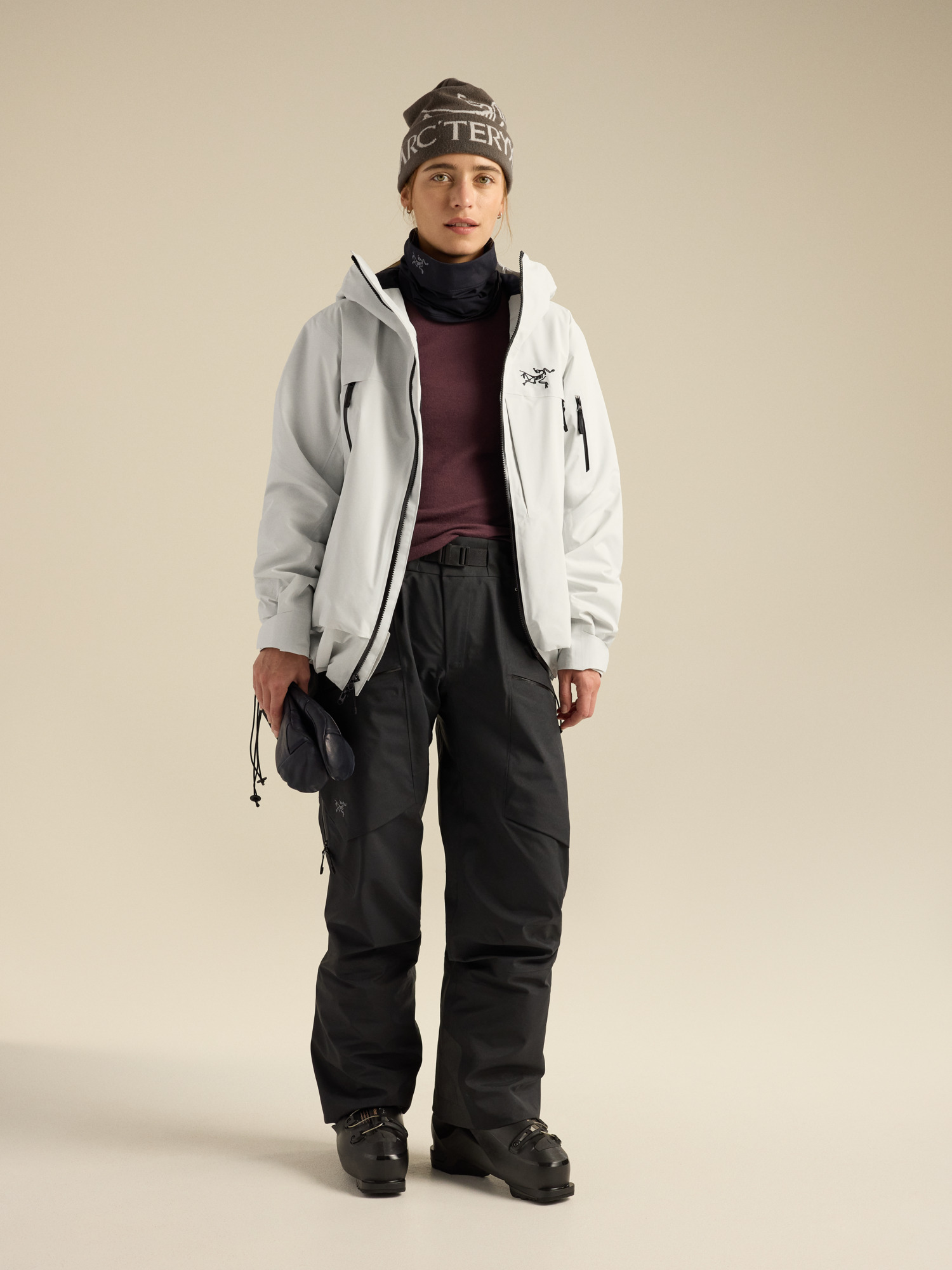 Женская куртка Arc'teryx Sentinel Insulated, цвет: Шёлковый / Чёрный — фото 2