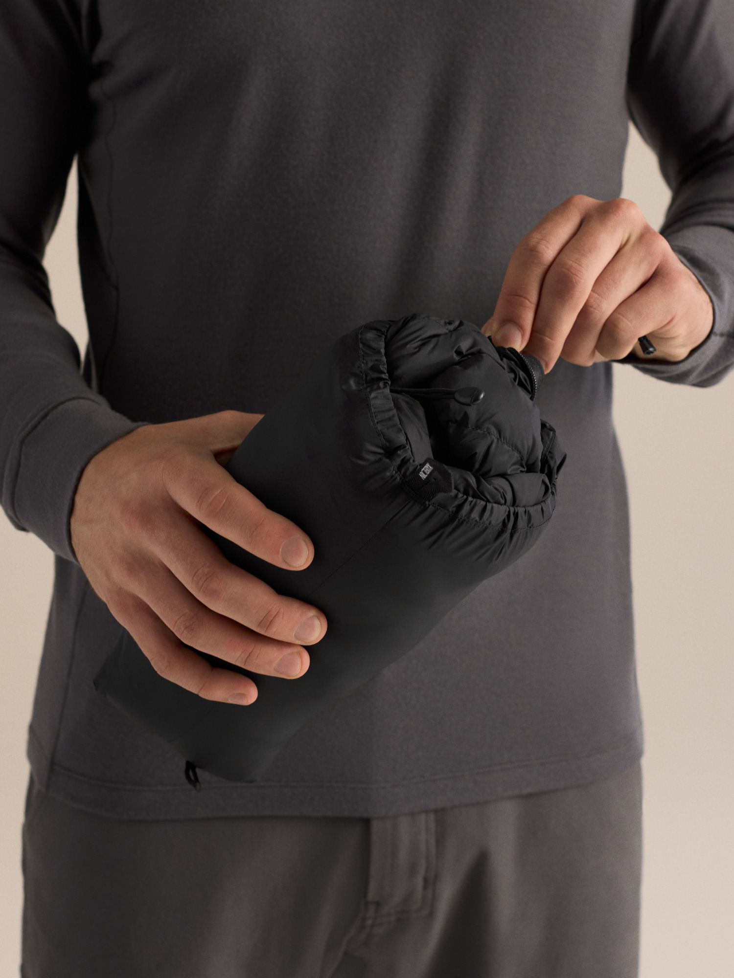 Мужские куртки Arc'teryx Cerium Hoody, цвет: Чёрный — фото 8