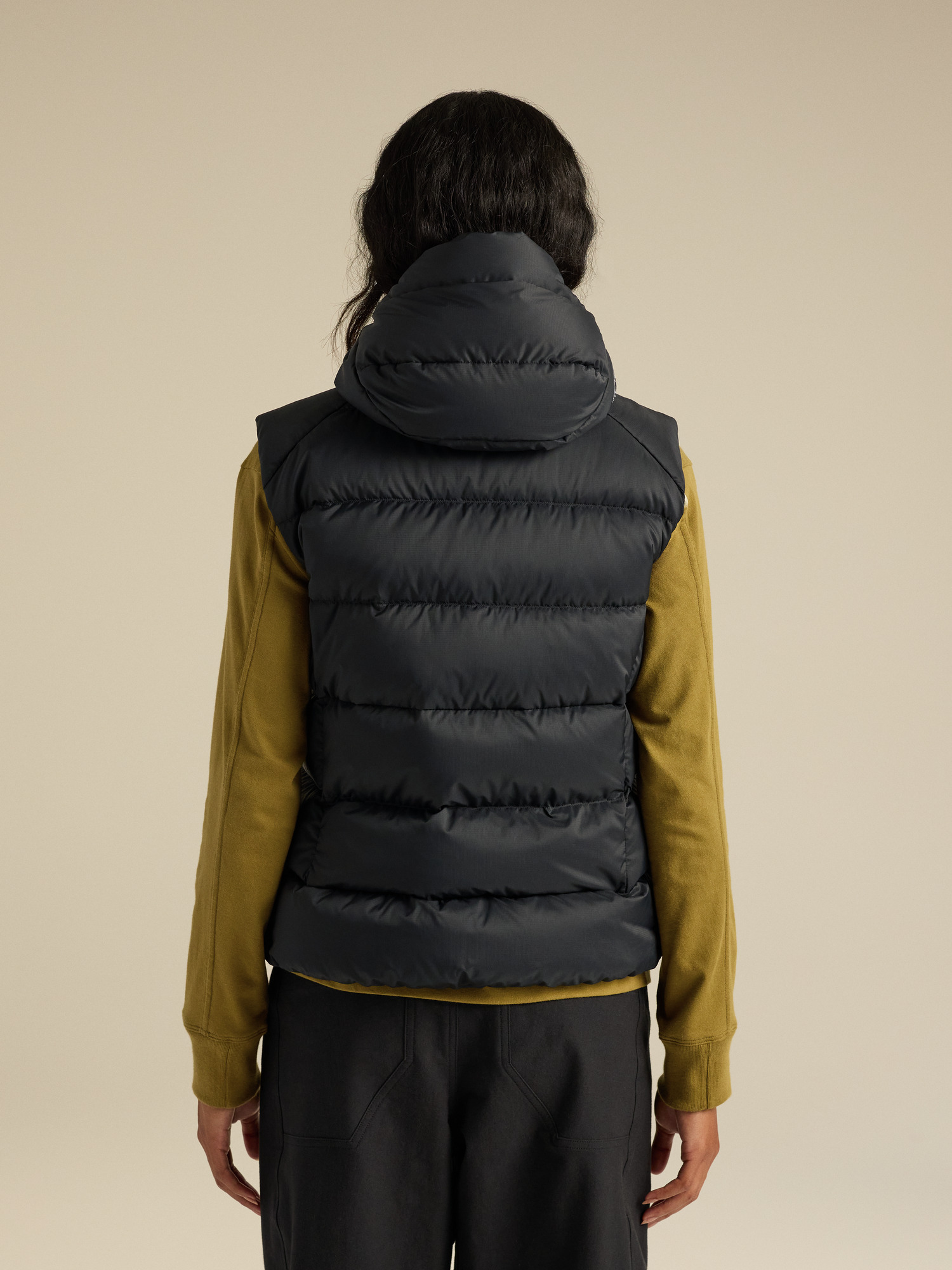 Женский жилет Arc'teryx Thorium, цвет: Чёрный — фото 4
