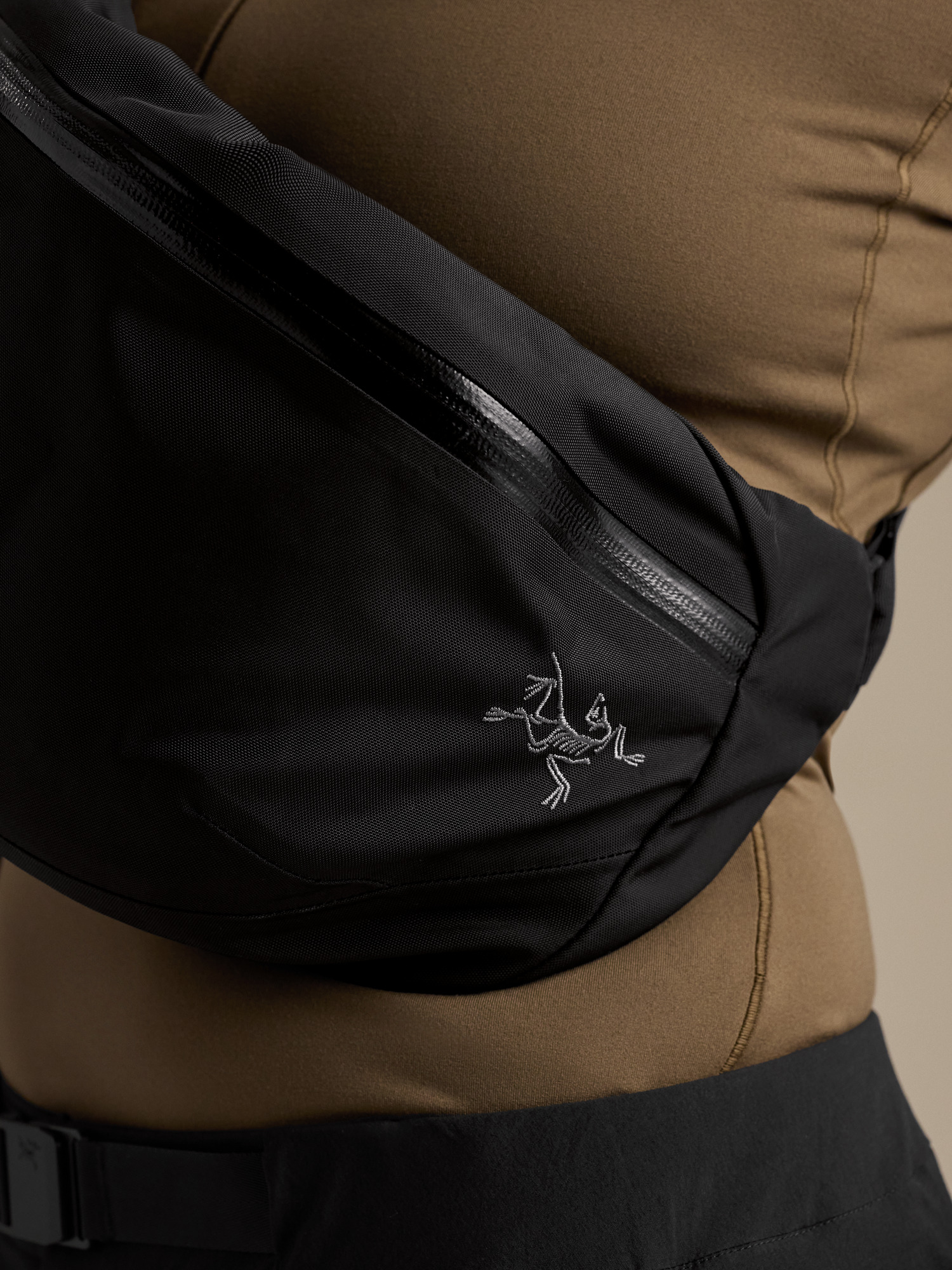 Axios 4 Crossbody