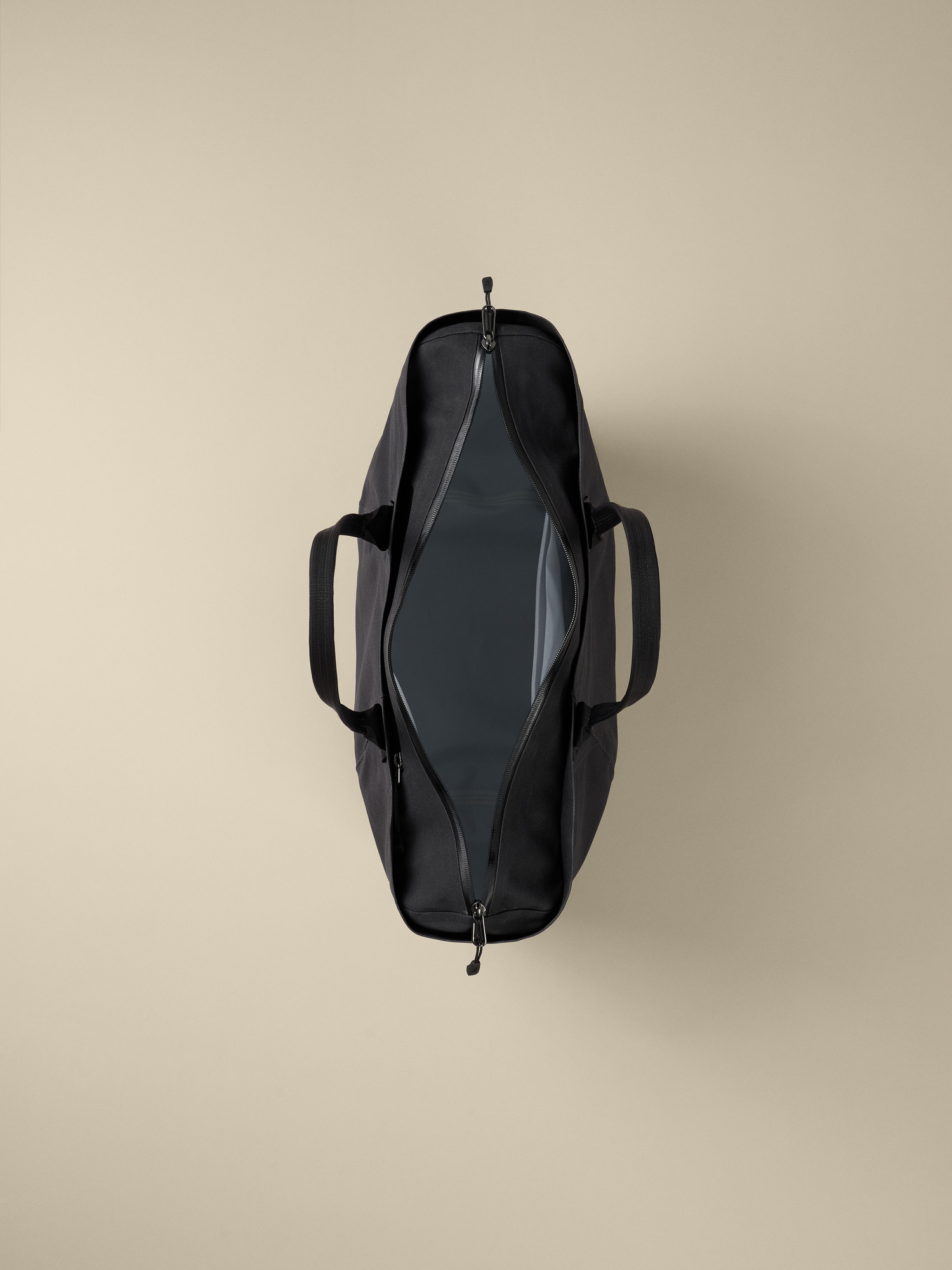 Сумка Arc'teryx Carrier 35 Weekender, цвет: Чёрный — фото 11