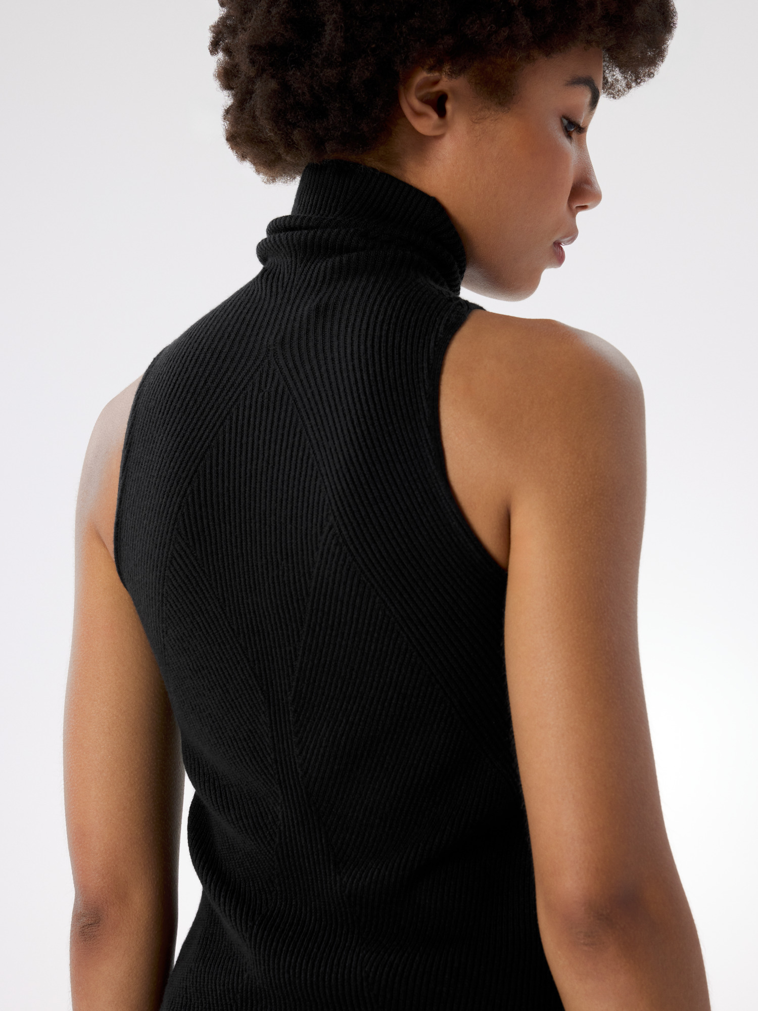 Conic Wool Halter