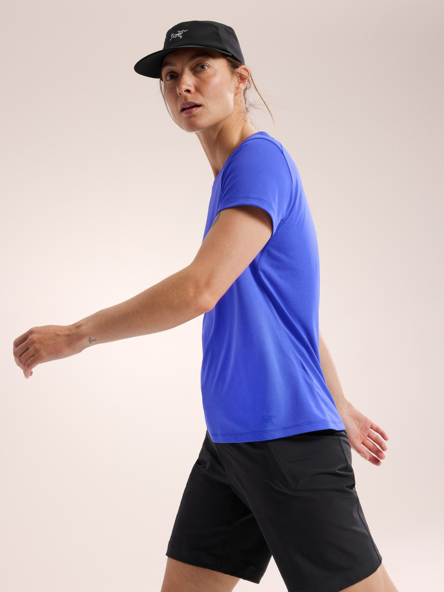 今週末まで値下げ‼️ARC'TERYX TAEMA SS WOMEN'S XS Arc'teryx Women's Taema Crew SS Black Heather | Buy Arc