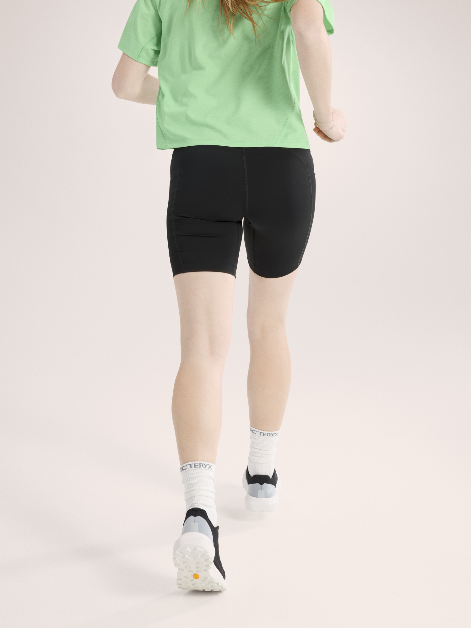 【ARC'TERYX】Essent ハイライズショートパンツ 8インチ Women's Essent High-Rise Utility Short 8