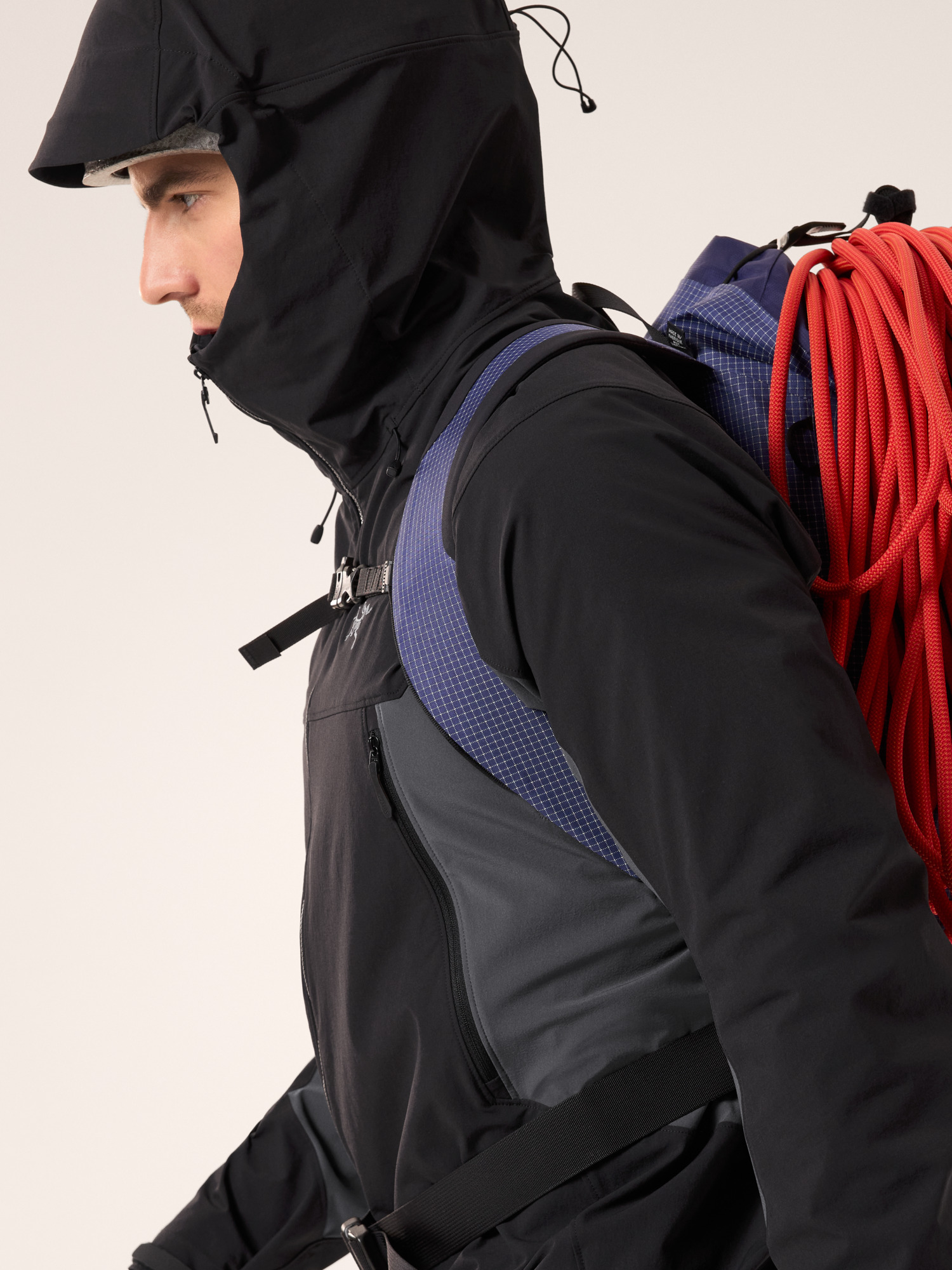 テクニカルな登山に【ARC'TERYX】Serratus フーディ メンズ Serratus Hoody Men's | Arc'teryx