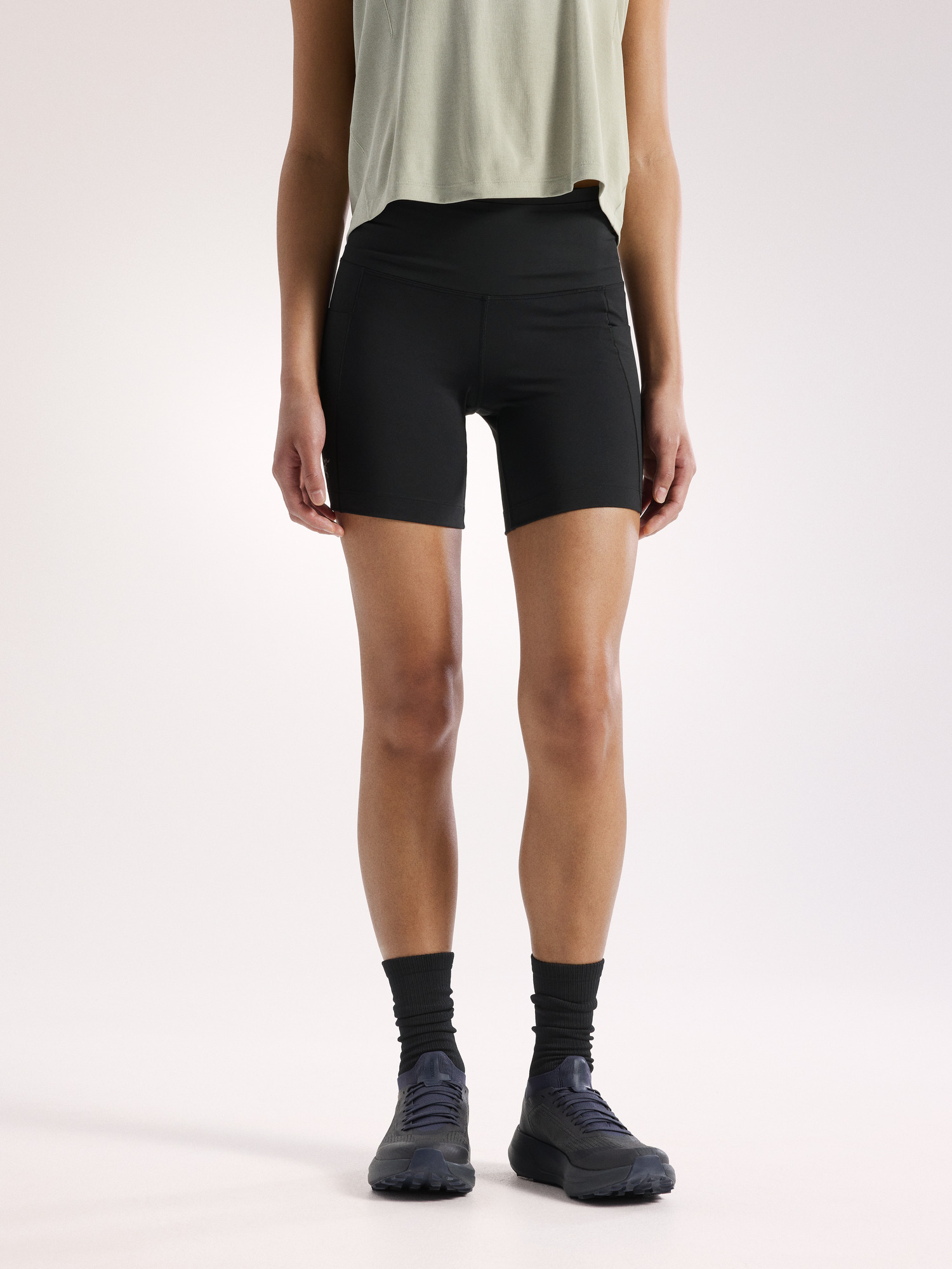 Essent High-Rise Utility Short 6"