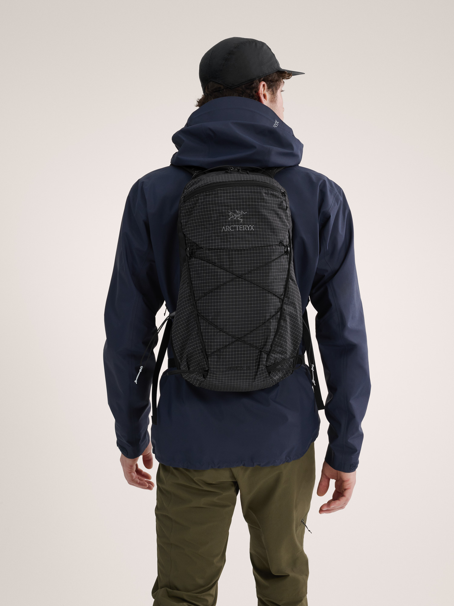 バッグ AERIOS 18 Black Aerios 18 Backpack | Arc'teryx United States