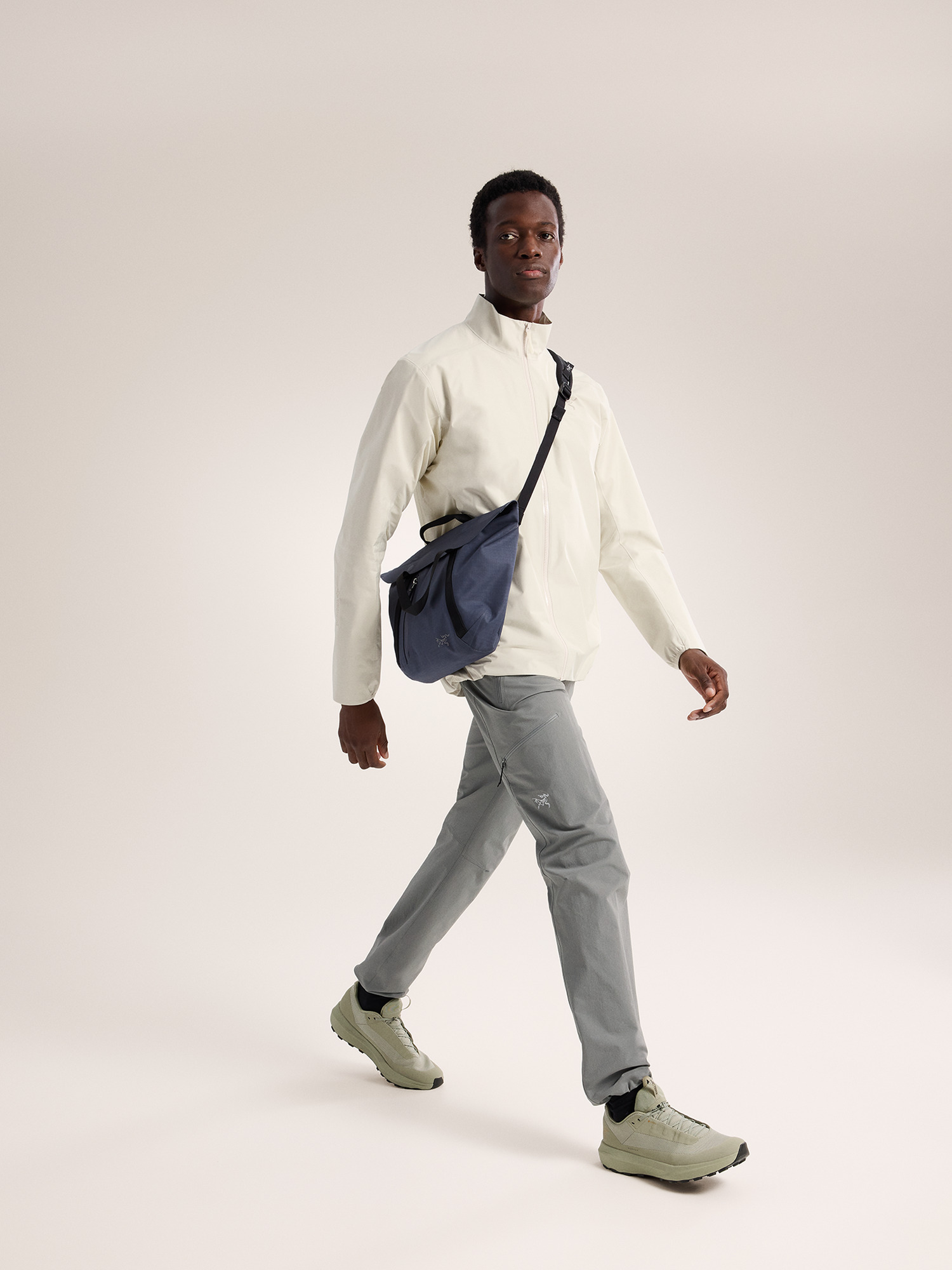 Granville Shoulder Bag | Arc'teryx Canada