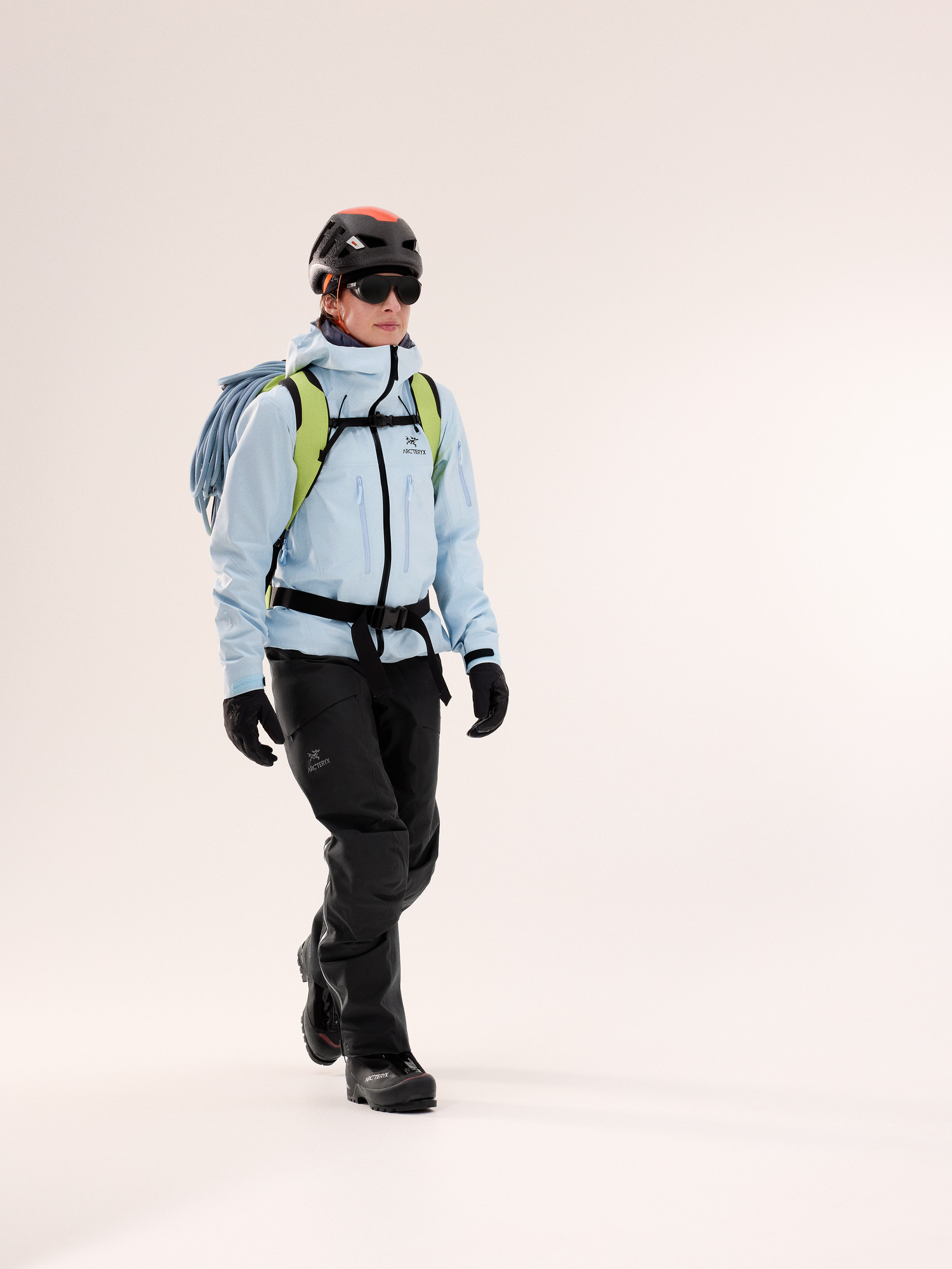 Женская куртка Arc'teryx Alpha SV, цвет: Синий / Чёрный — фото 6