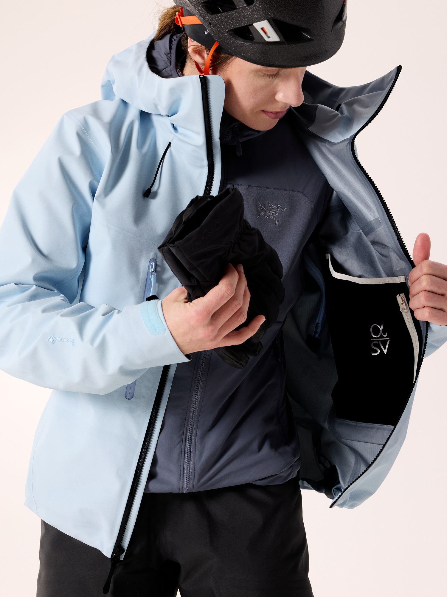 Женская куртка Arc'teryx Alpha SV, цвет: Синий / Чёрный — фото 2